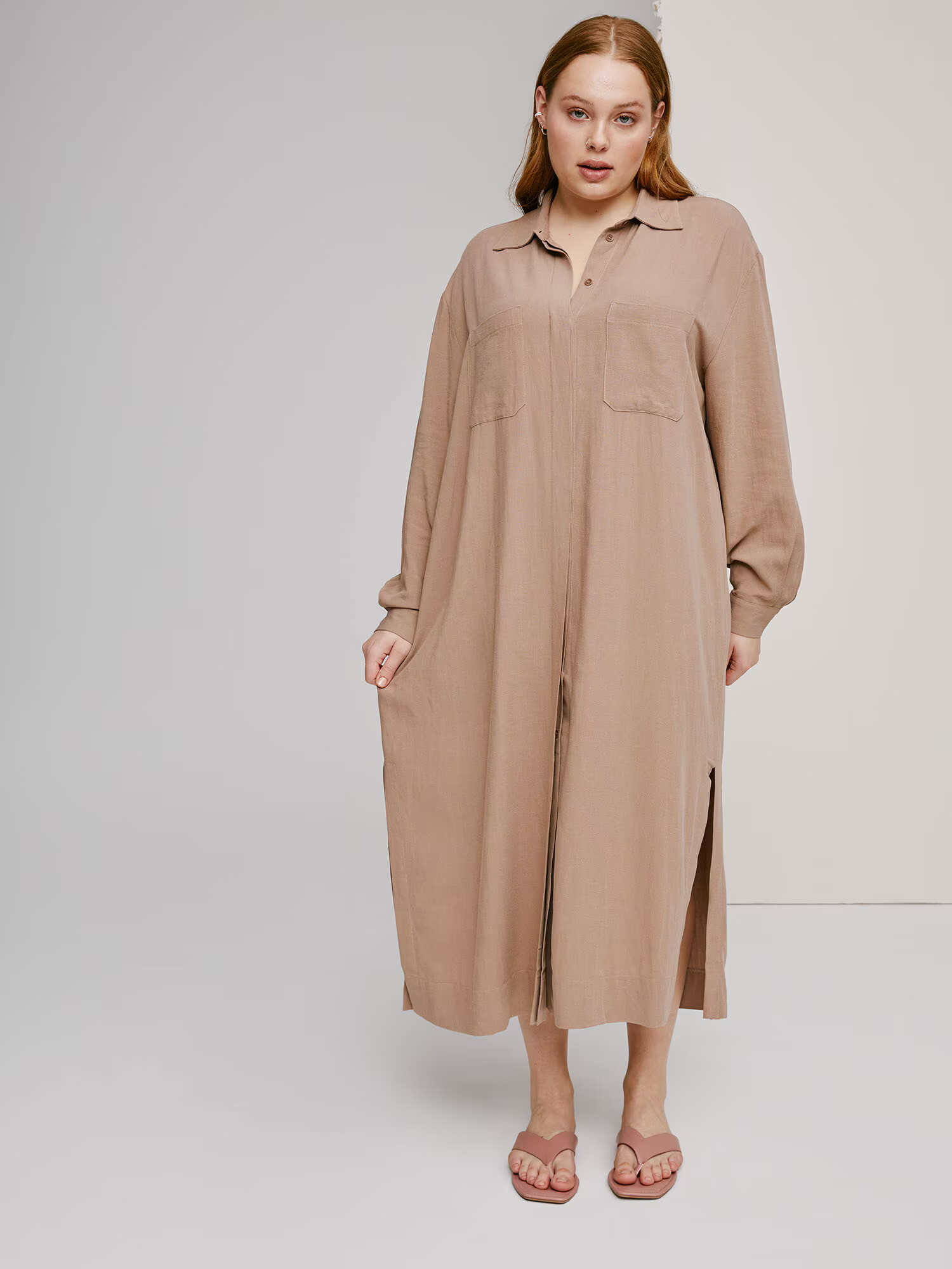 A LOT LESS Rochie tip bluză 'Valeria' gri taupe - Pled.ro