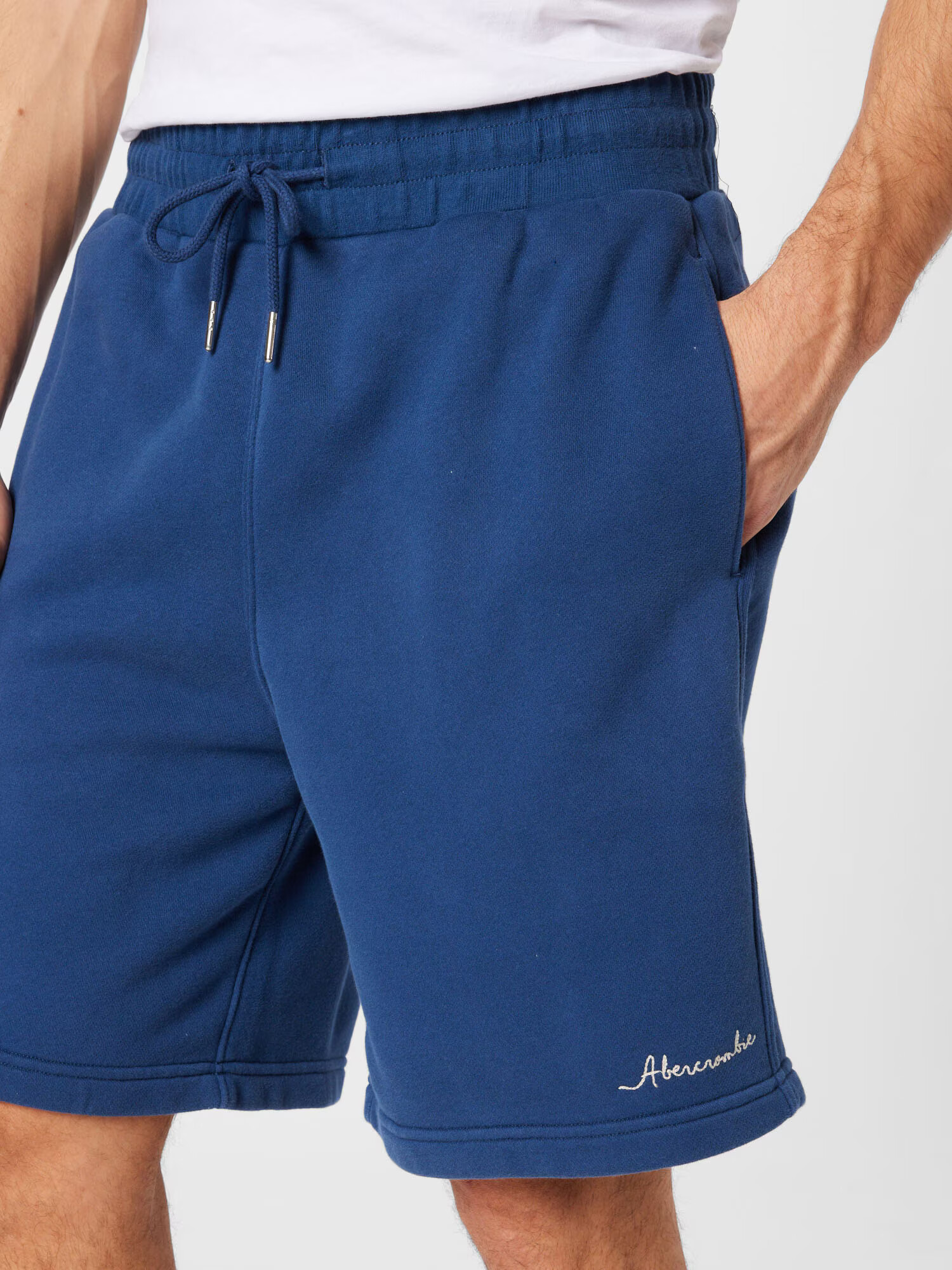 Abercrombie & Fitch Pantaloni albastru gențiană / alb - Pled.ro