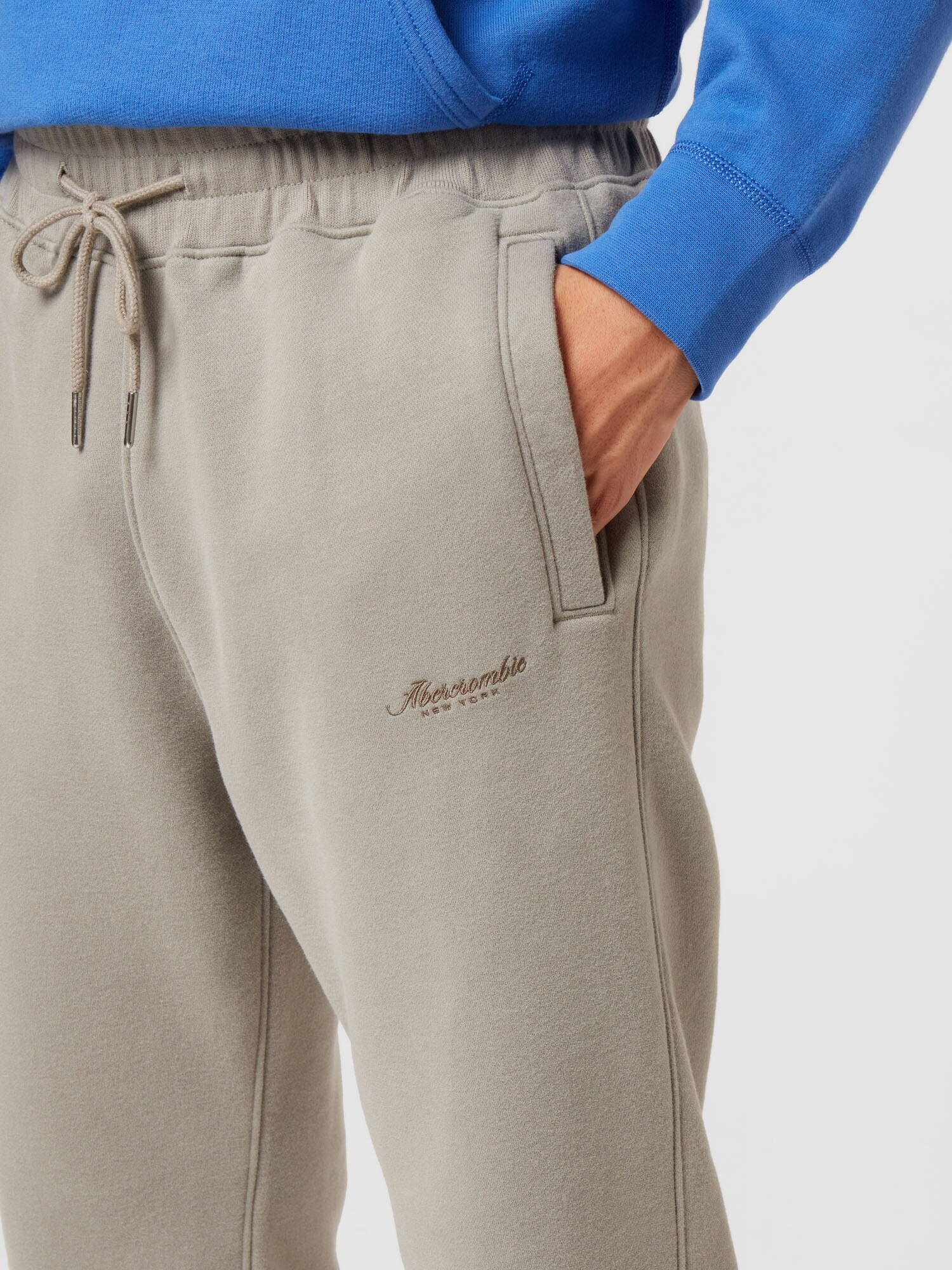 Abercrombie & Fitch Pantaloni gri - Pled.ro