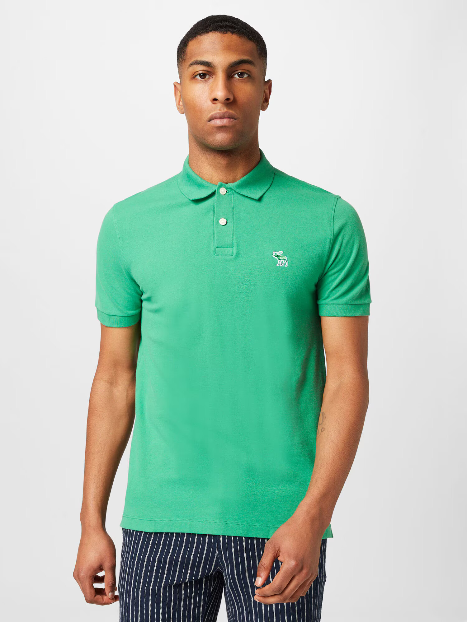 Abercrombie & Fitch Tricou 'EMEA' verde iarbă / alb - Pled.ro