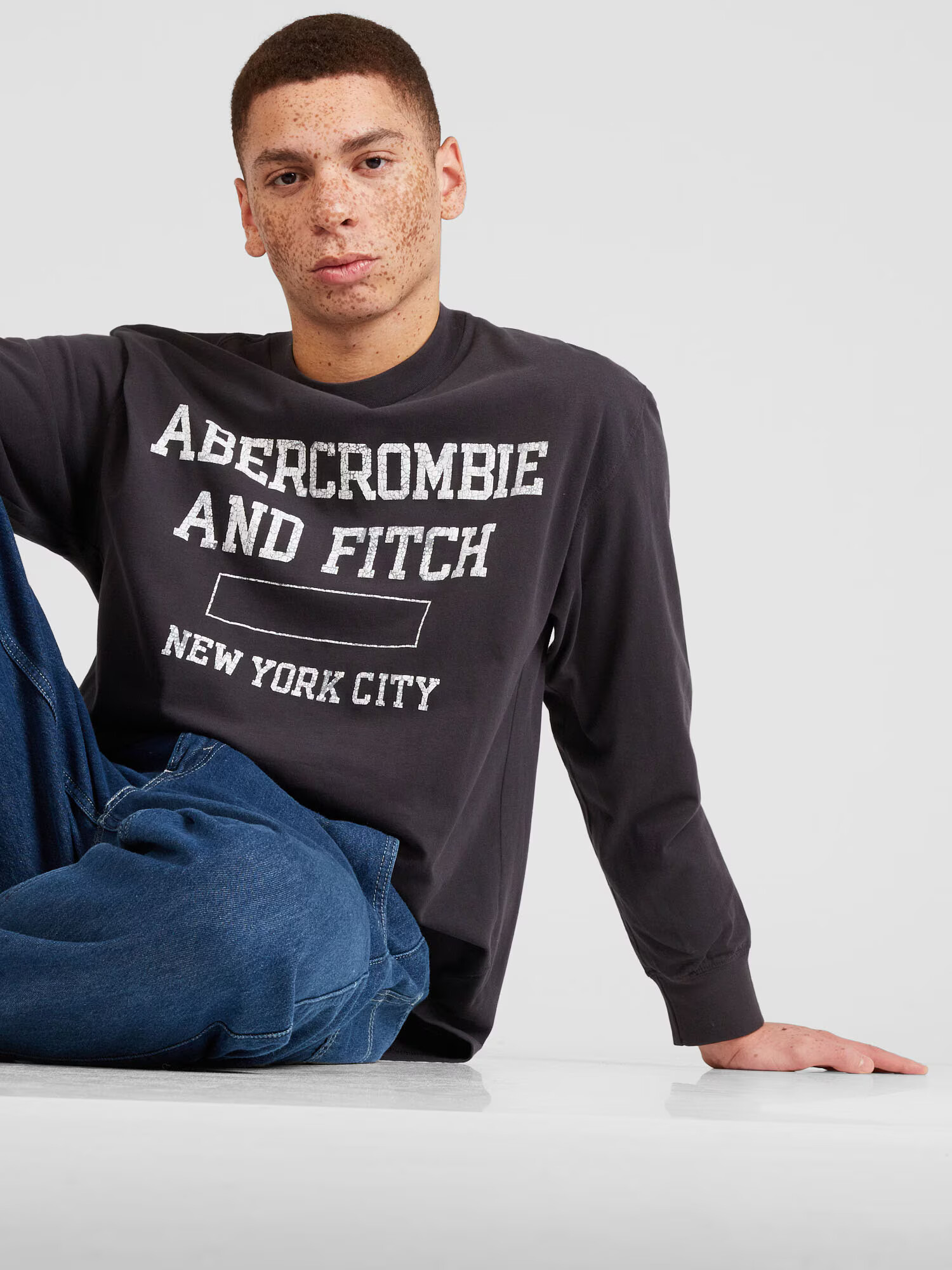 Abercrombie & Fitch Tricou gri închis / alb - Pled.ro