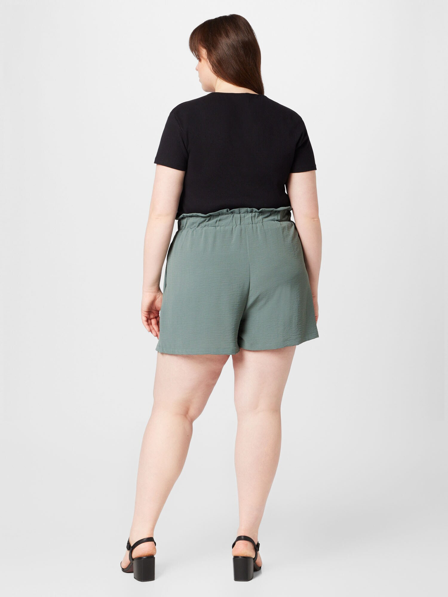 ABOUT YOU Curvy Pantaloni cutați 'Lia' verde pastel - Pled.ro