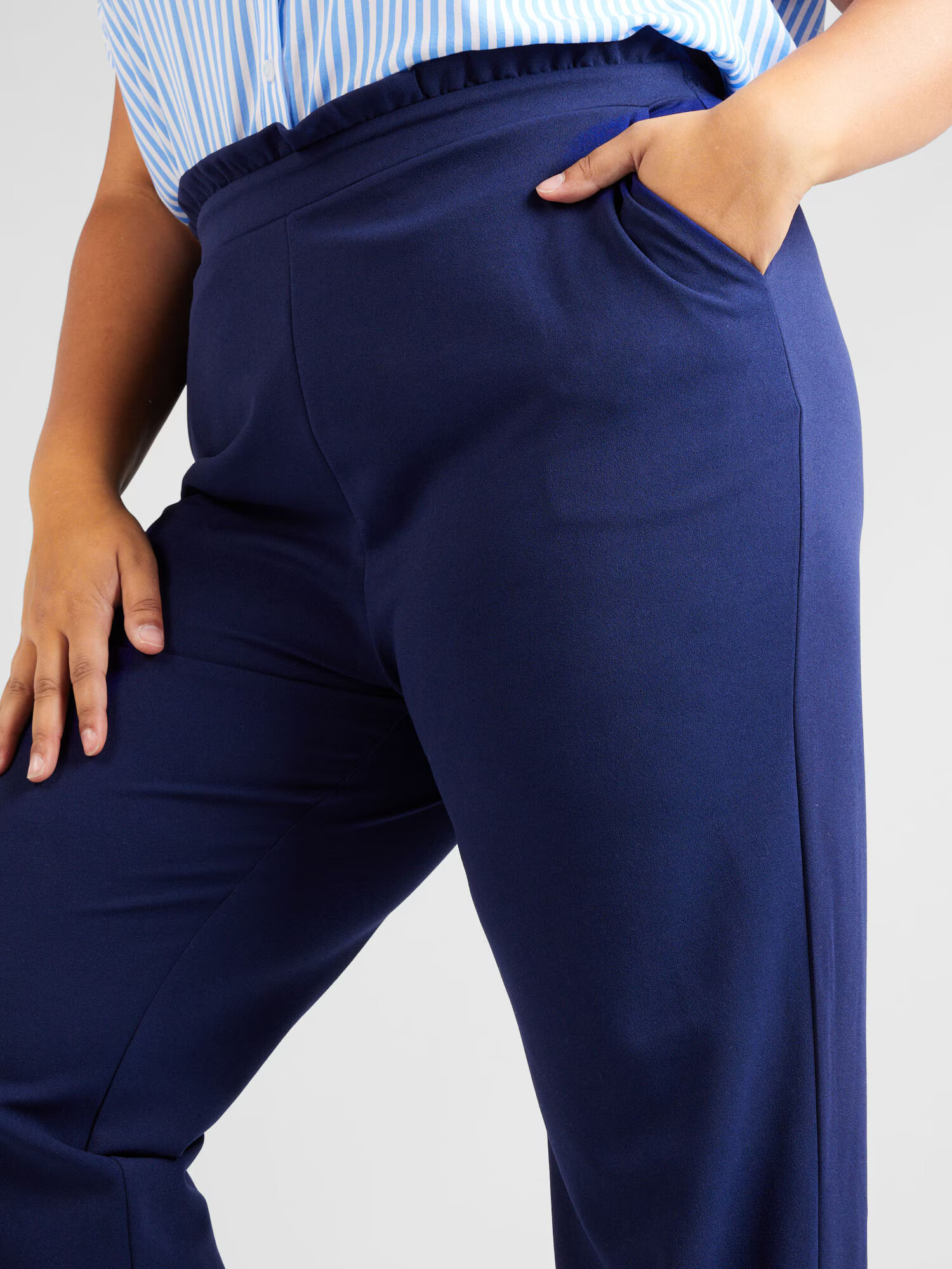 ABOUT YOU Curvy Pantaloni 'Thore' albastru închis - Pled.ro