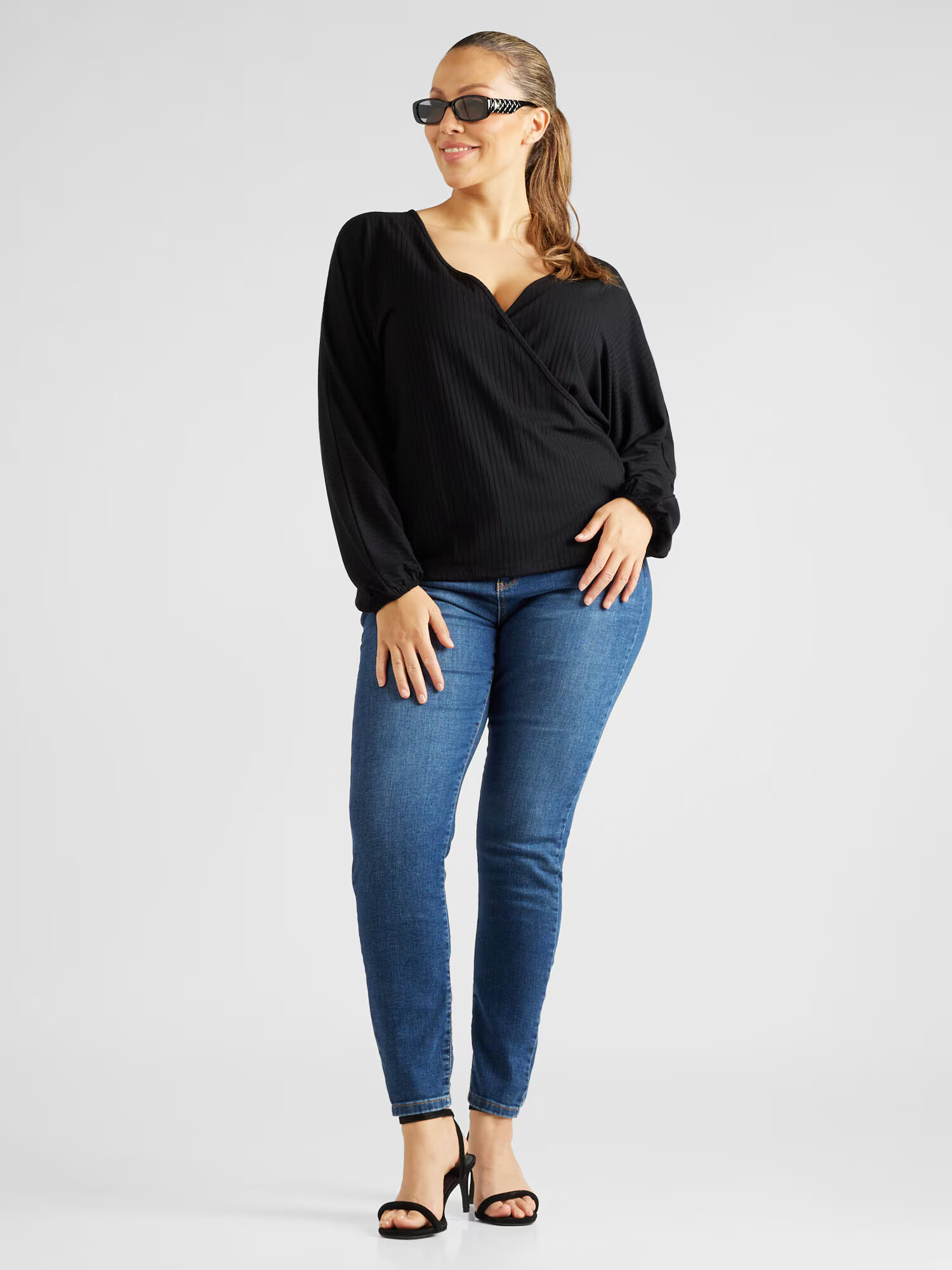 ABOUT YOU Curvy Tricou 'Lieven' negru - Pled.ro