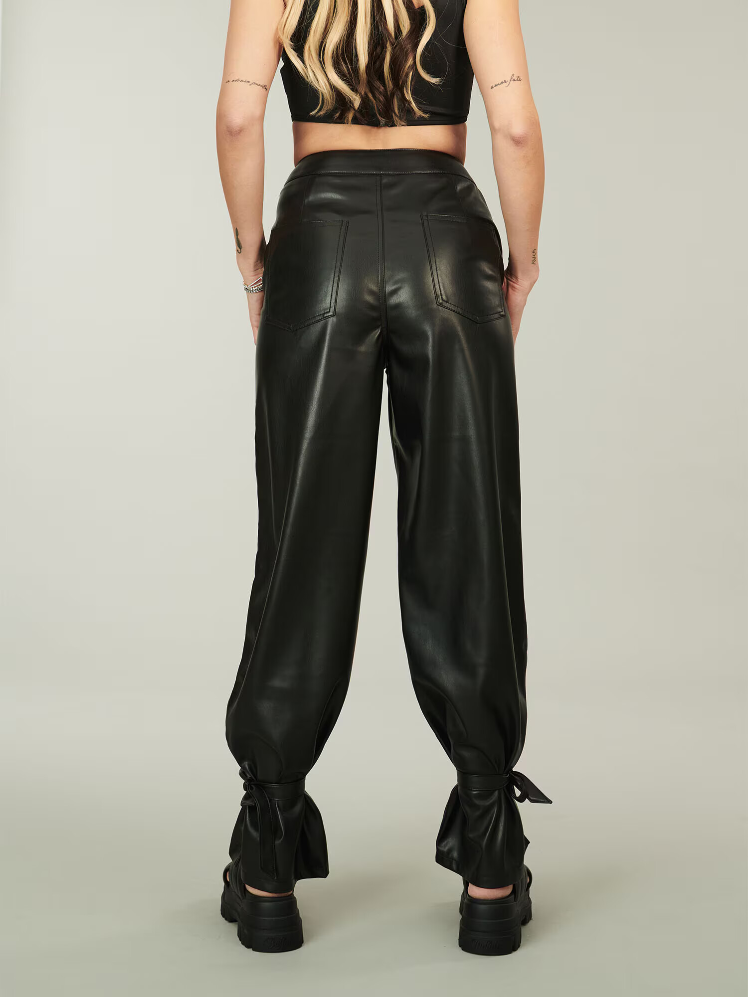 ABOUT YOU x Alina Eremia Pantaloni 'Alice' negru - Pled.ro