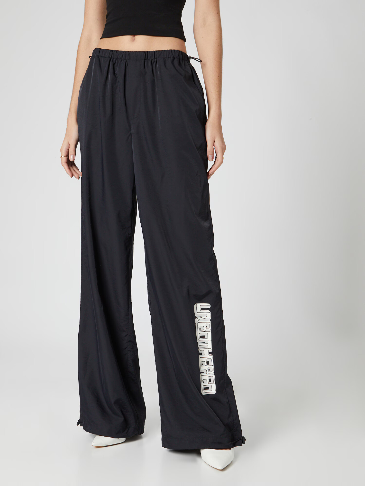 millane Pantaloni 'Lia' gri deschis / negru / alb - Pled.ro