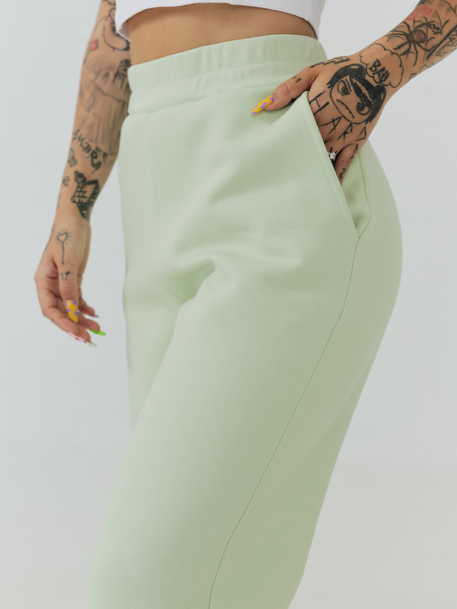 ABOUT YOU x Sharlota Pantaloni 'Nala' verde deschis - Pled.ro