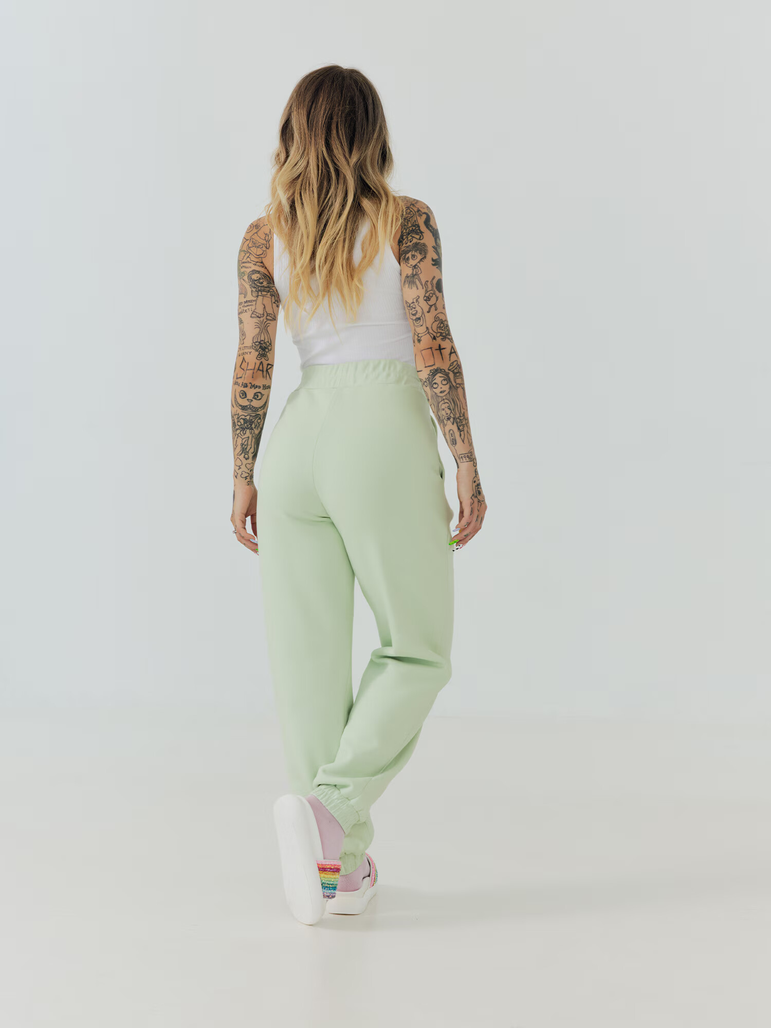 ABOUT YOU x Sharlota Pantaloni 'Nala' verde deschis - Pled.ro