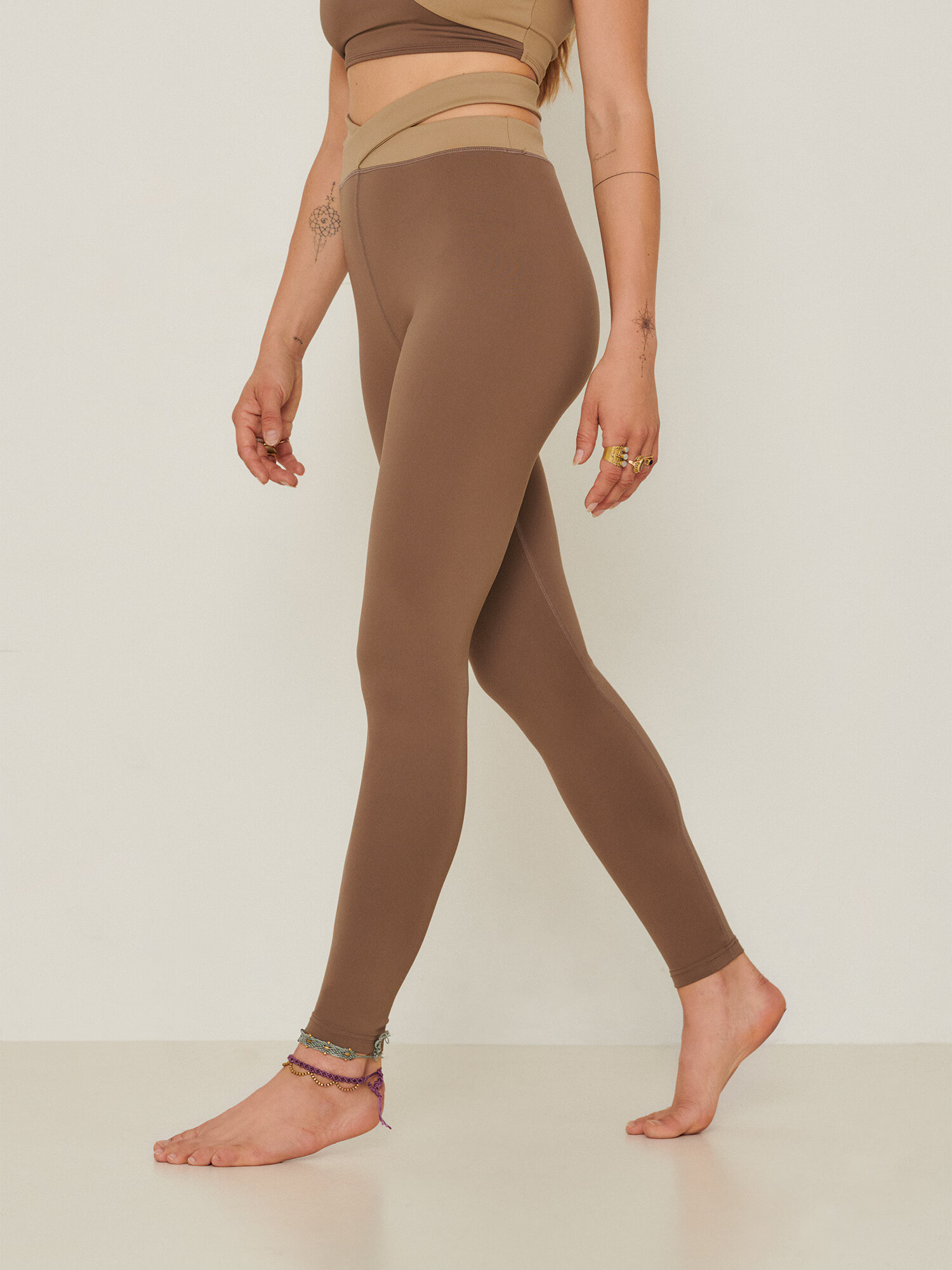 ABOUT YOU x Sofia Tsakiridou Leggings 'Alea' maro - Pled.ro