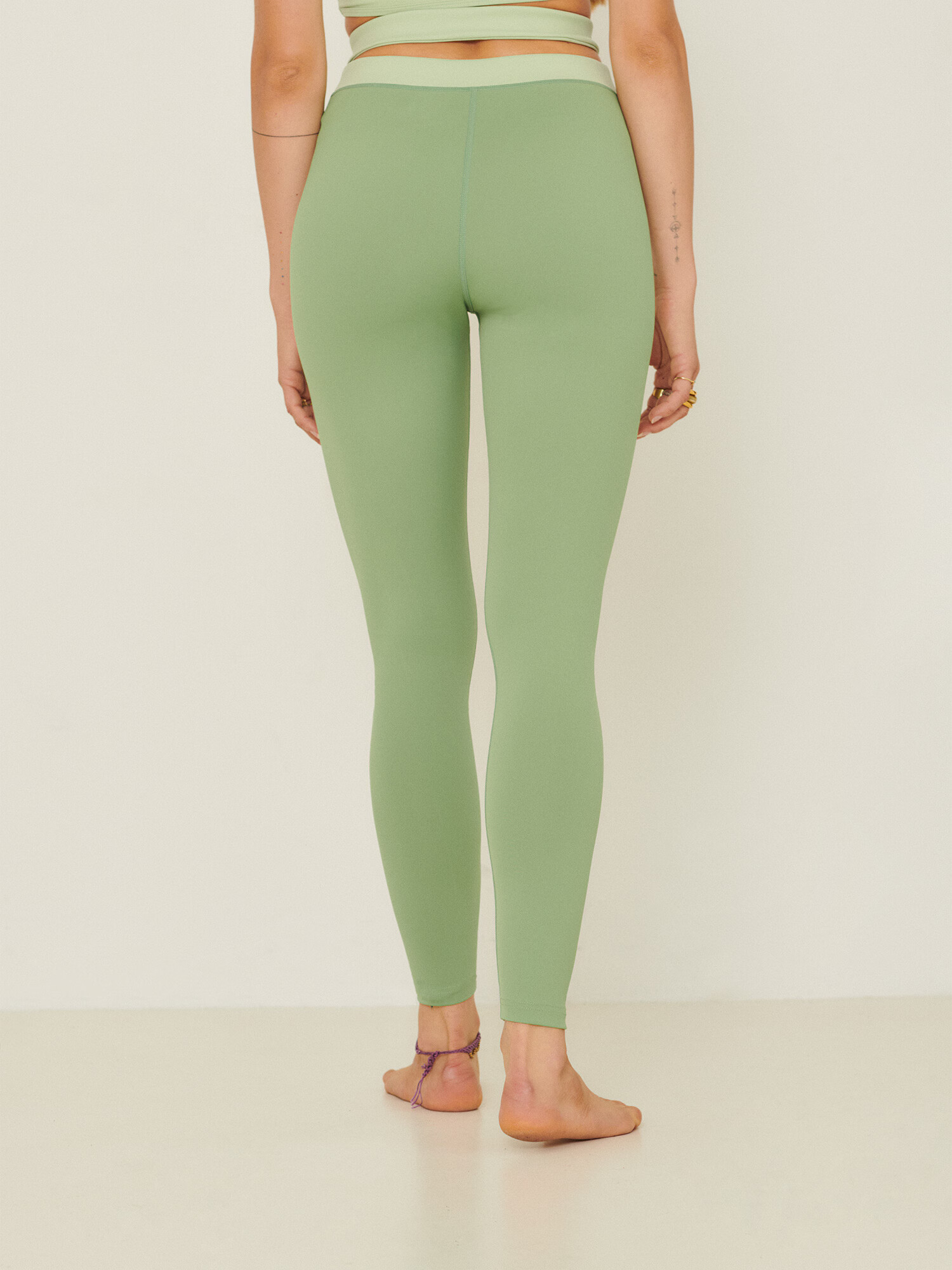 ABOUT YOU x Sofia Tsakiridou Leggings 'Alea' verde - Pled.ro