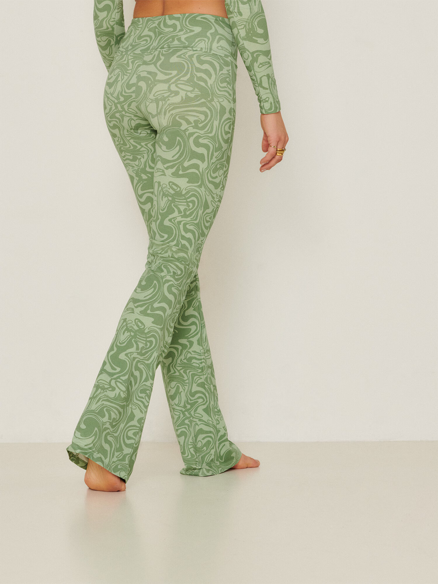 ABOUT YOU x Sofia Tsakiridou Pantaloni 'Ines' verde / verde deschis - Pled.ro