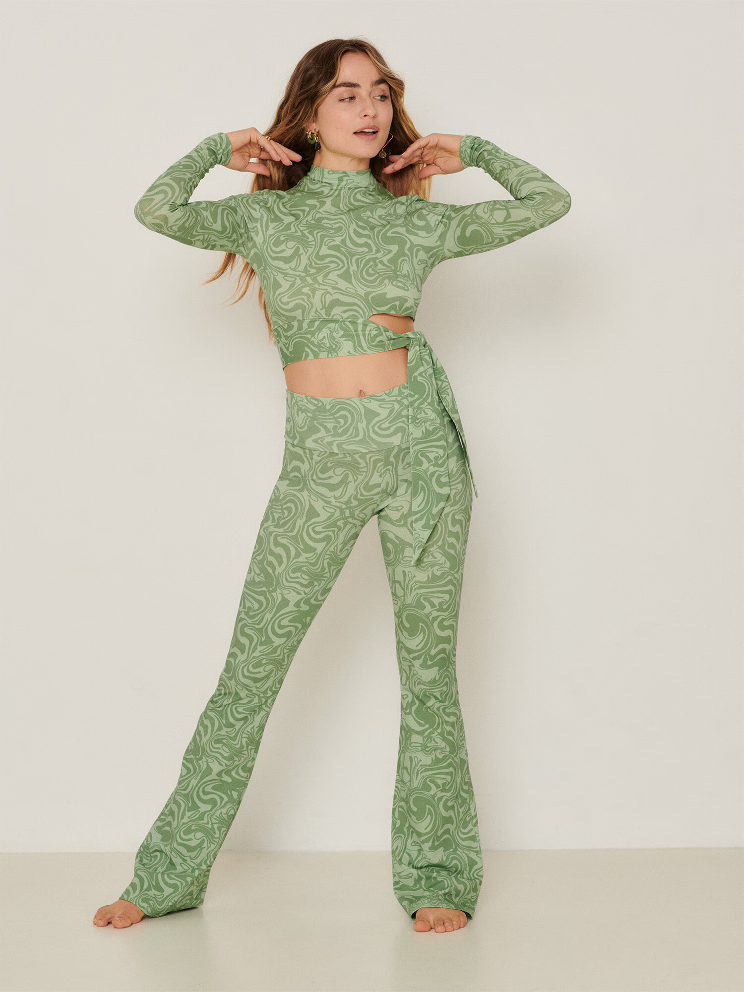 ABOUT YOU x Sofia Tsakiridou Pantaloni 'Ines' verde / verde deschis - Pled.ro