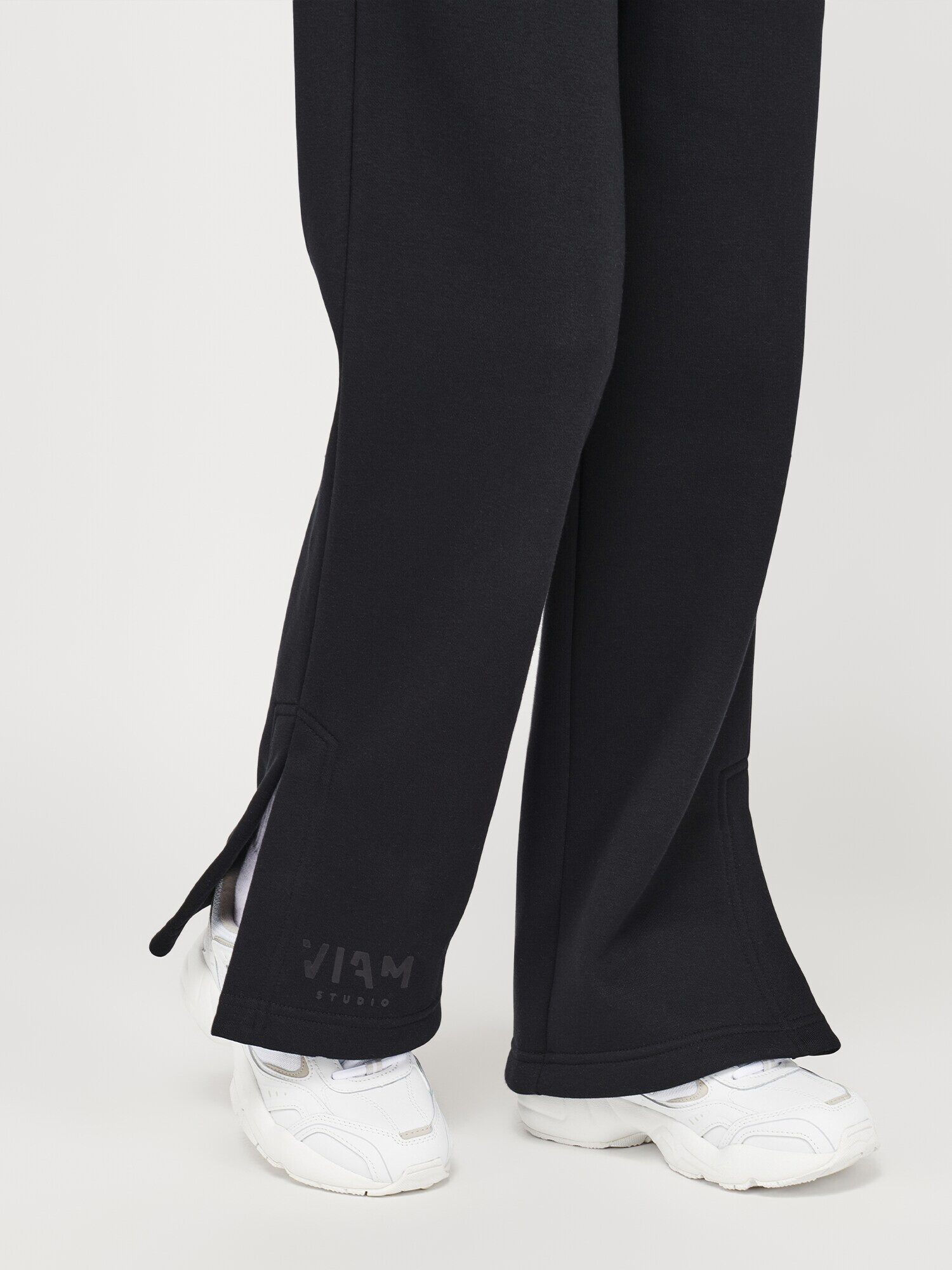 ABOUT YOU x VIAM Studio Pantaloni 'Better' negru - Pled.ro