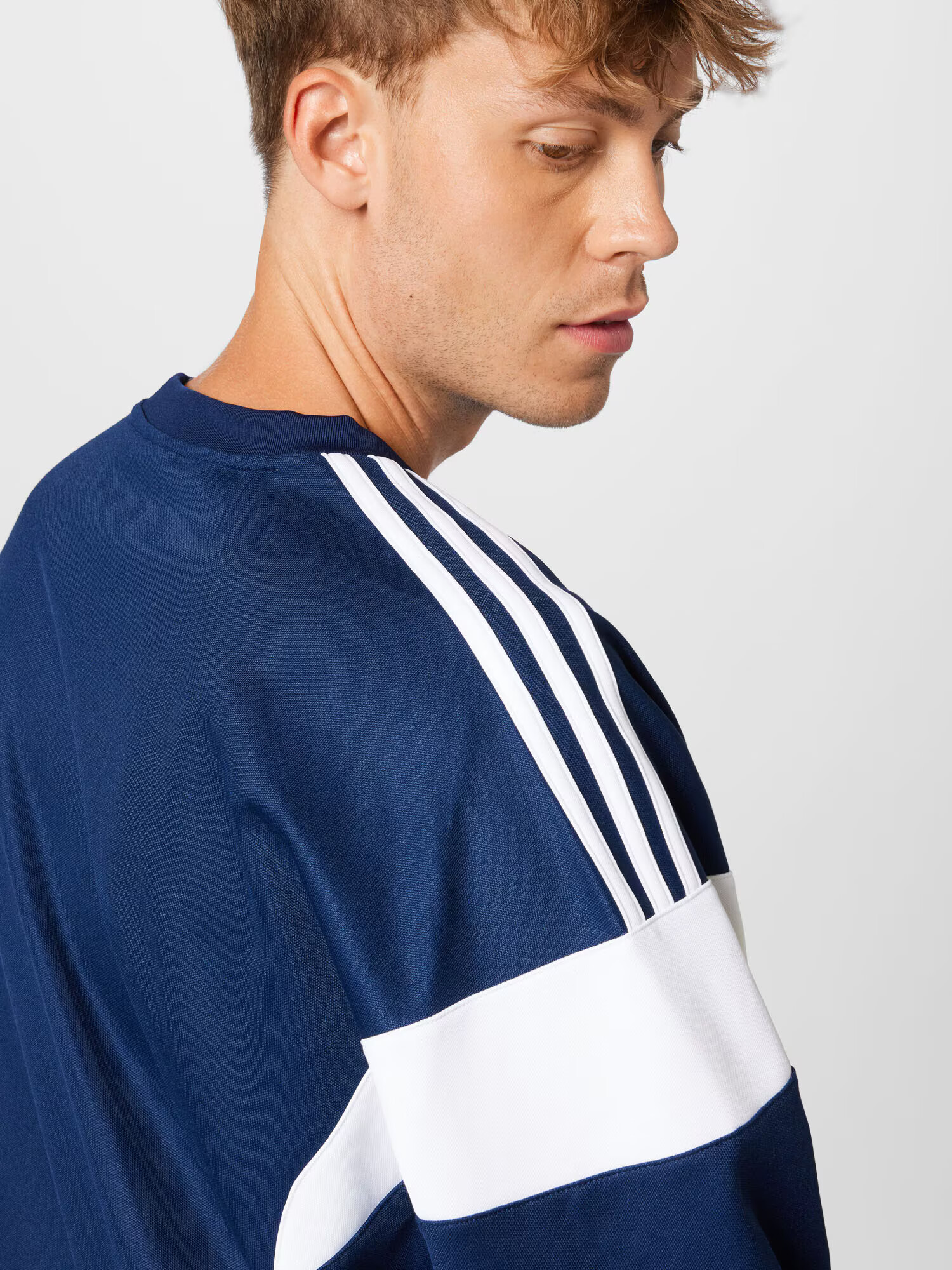 ADIDAS ORIGINALS Bluză de molton 'Adicolor Classics Cut Line' indigo / alb - Pled.ro