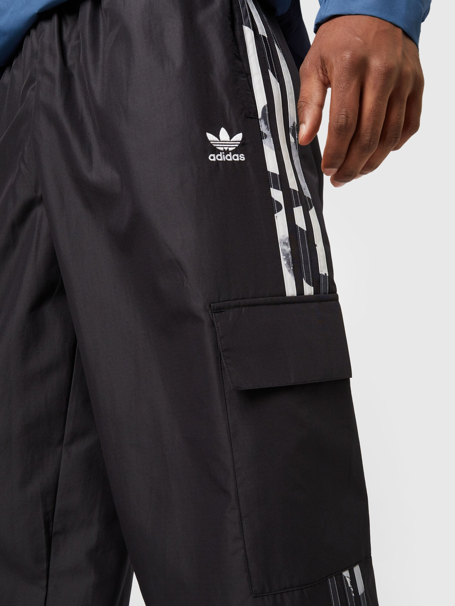 ADIDAS ORIGINALS Pantaloni cu buzunare 'Camo Series ' negru / alb - Pled.ro