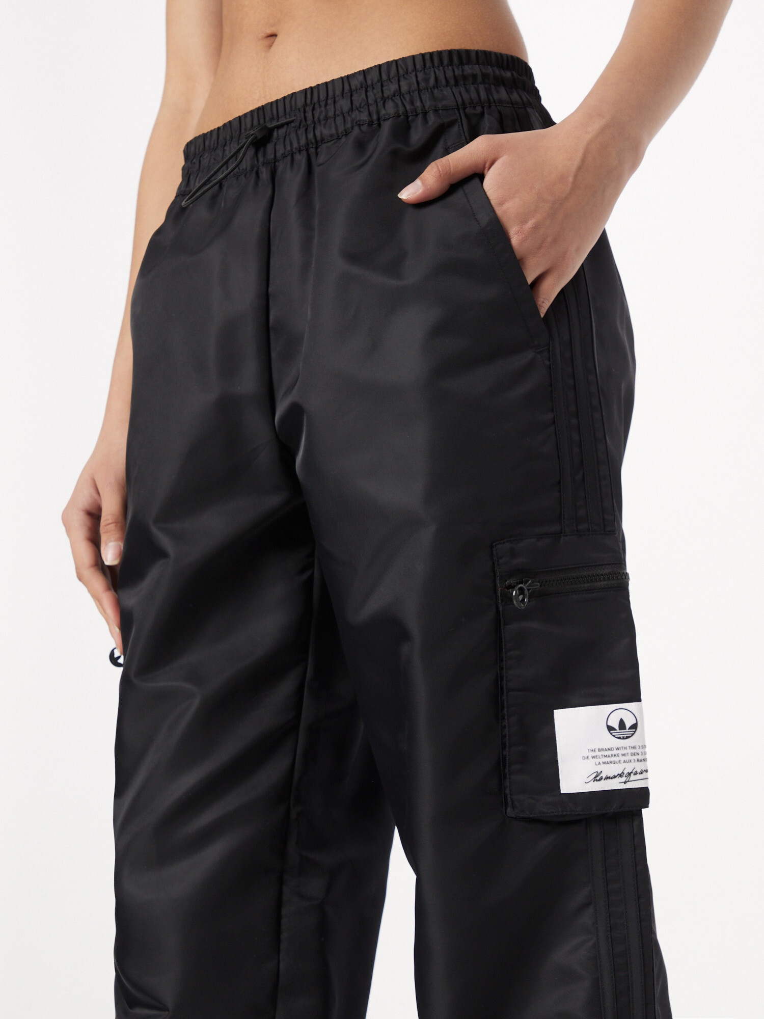 ADIDAS ORIGINALS Pantaloni cu buzunare 'Nylon Utility' negru / alb murdar - Pled.ro