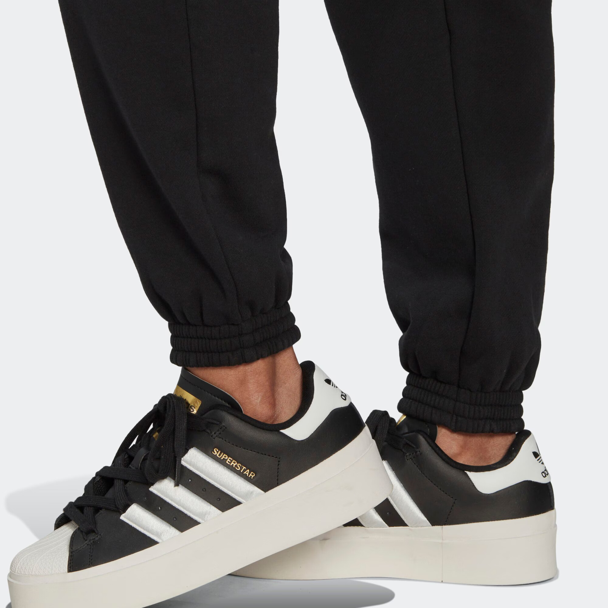 ADIDAS ORIGINALS Pantaloni 'Disney Cuffed' gri / negru - Pled.ro