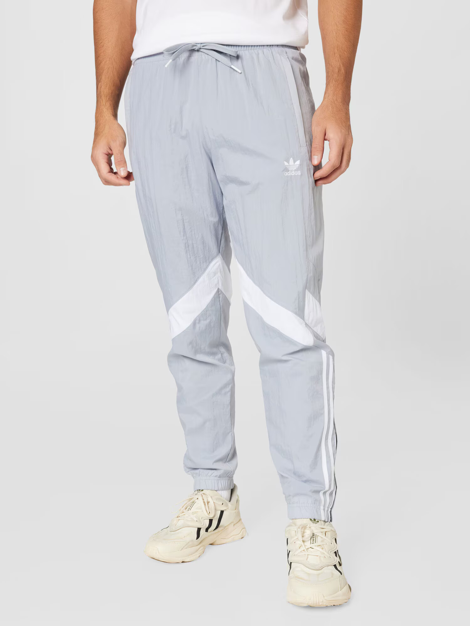 ADIDAS ORIGINALS Pantaloni 'Rekive' gri deschis / alb - Pled.ro