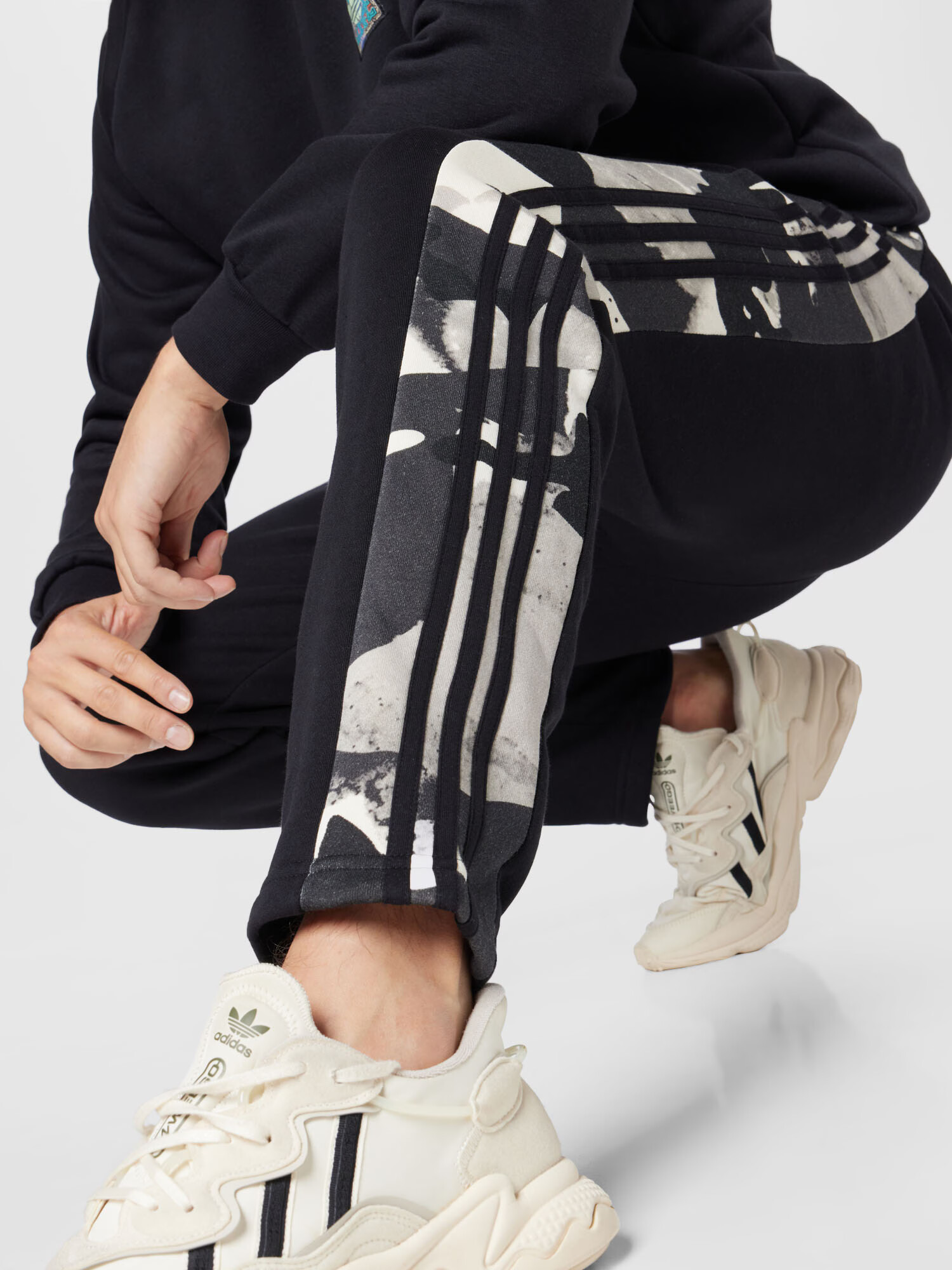 ADIDAS ORIGINALS Pantaloni 'Camo Series Sweat' gri închis / negru / alb - Pled.ro