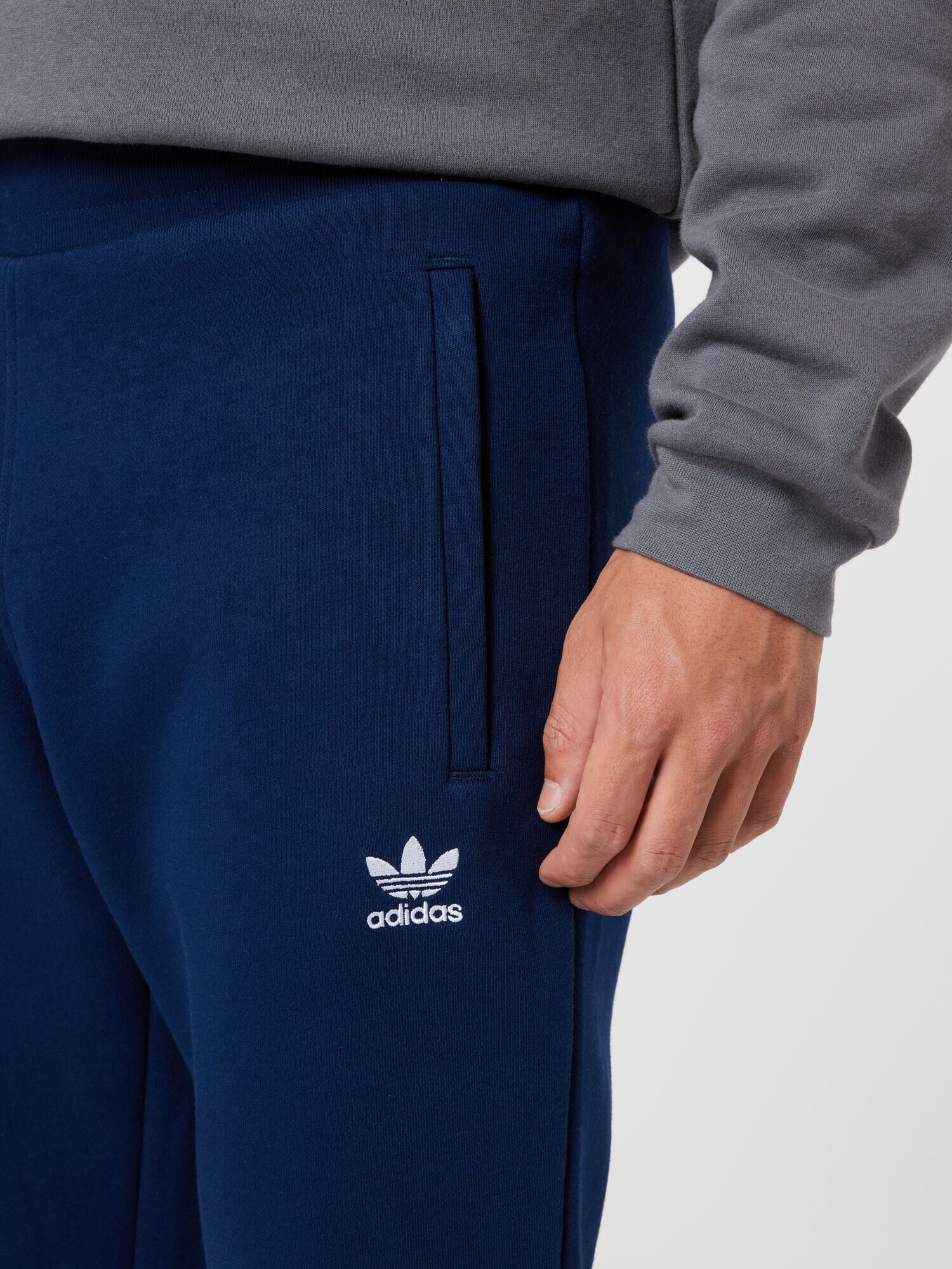 ADIDAS ORIGINALS Pantaloni 'Adicolor Essentials Trefoil' indigo / alb - Pled.ro