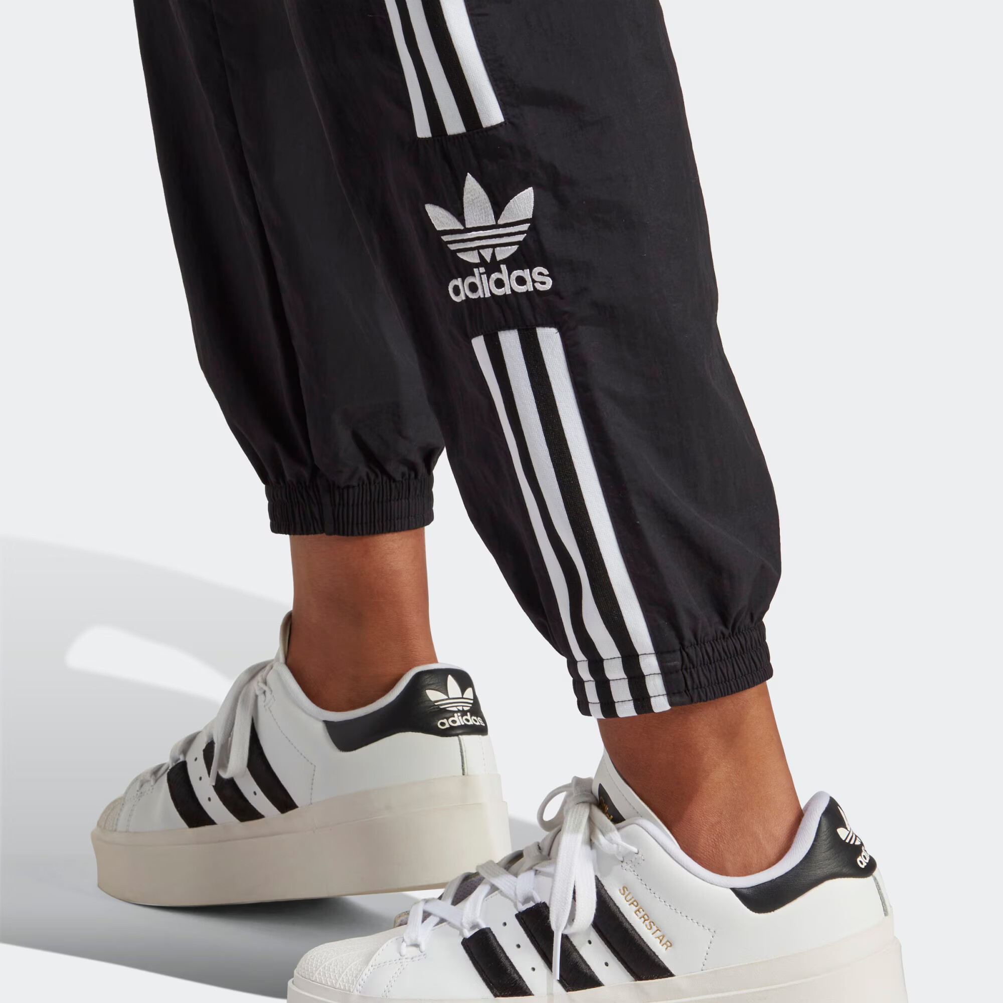 ADIDAS ORIGINALS Pantaloni 'Adicolor Classics Lock-Up' negru / alb - Pled.ro