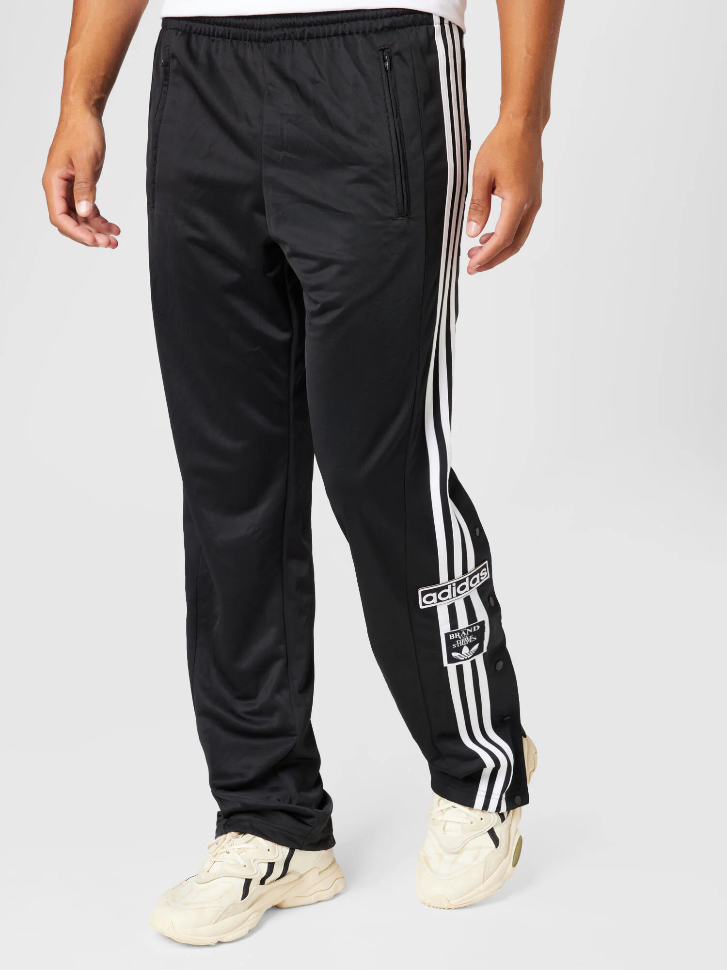 ADIDAS ORIGINALS Pantaloni 'Adicolor Classics Adibreak' negru / alb - Pled.ro