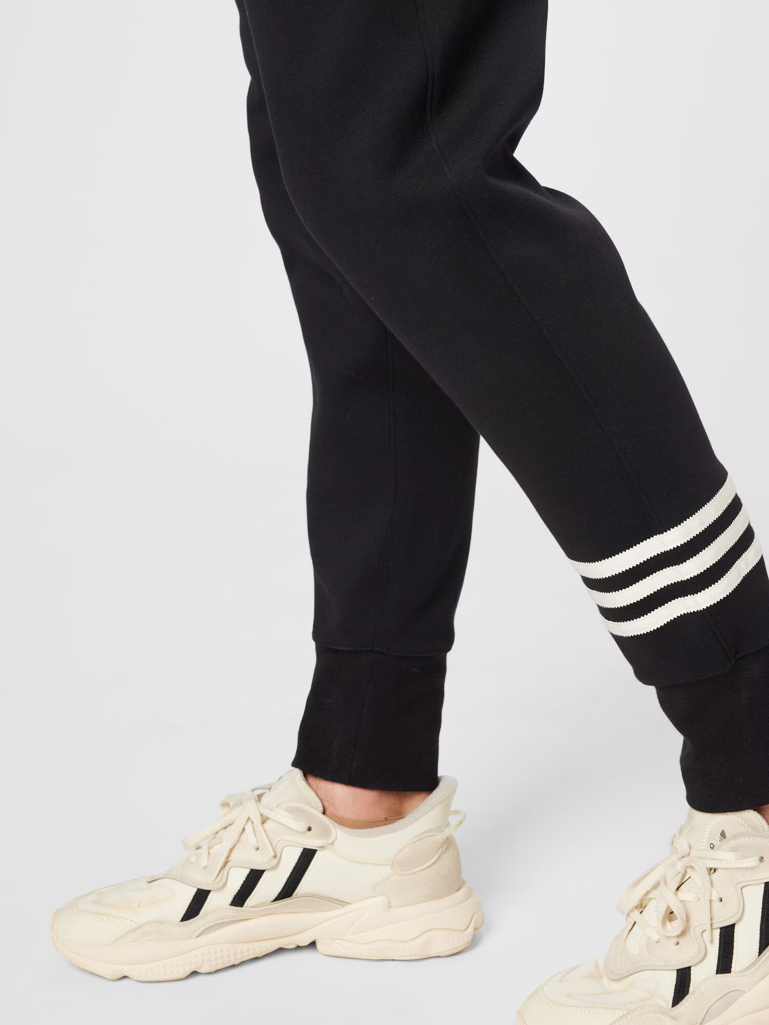 ADIDAS ORIGINALS Pantaloni 'Adicolor Neuclassics' negru / alb - Pled.ro