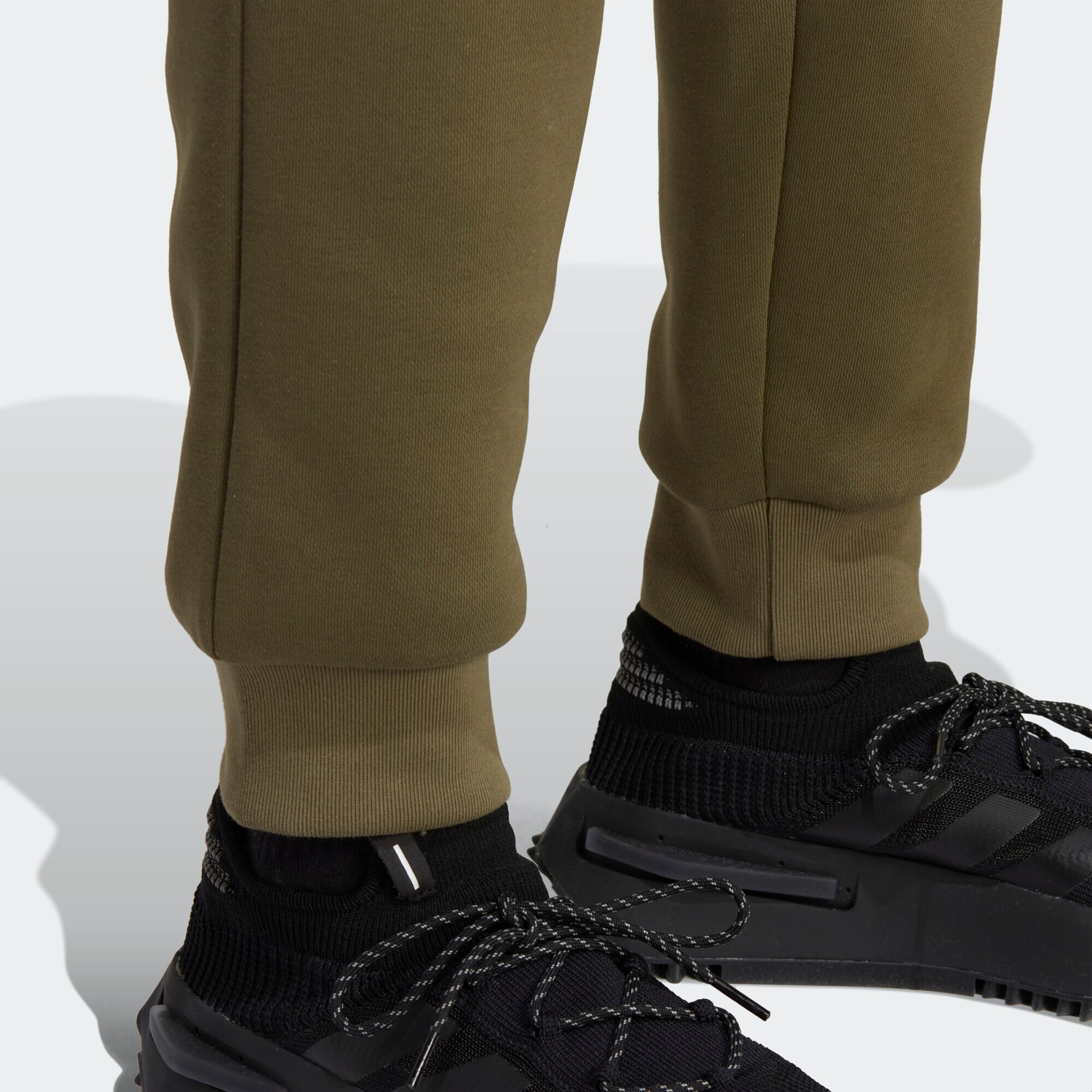 ADIDAS ORIGINALS Pantaloni sport oliv / alb - Pled.ro