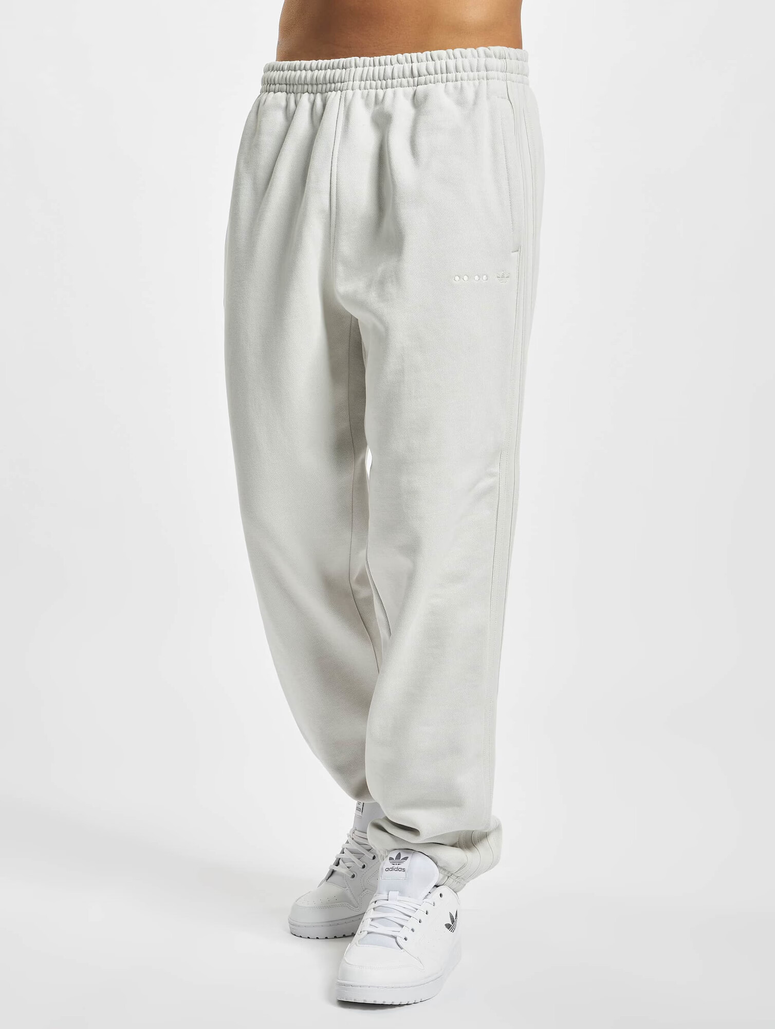 ADIDAS ORIGINALS Pantaloni 'Reveal Essentials' alb - Pled.ro