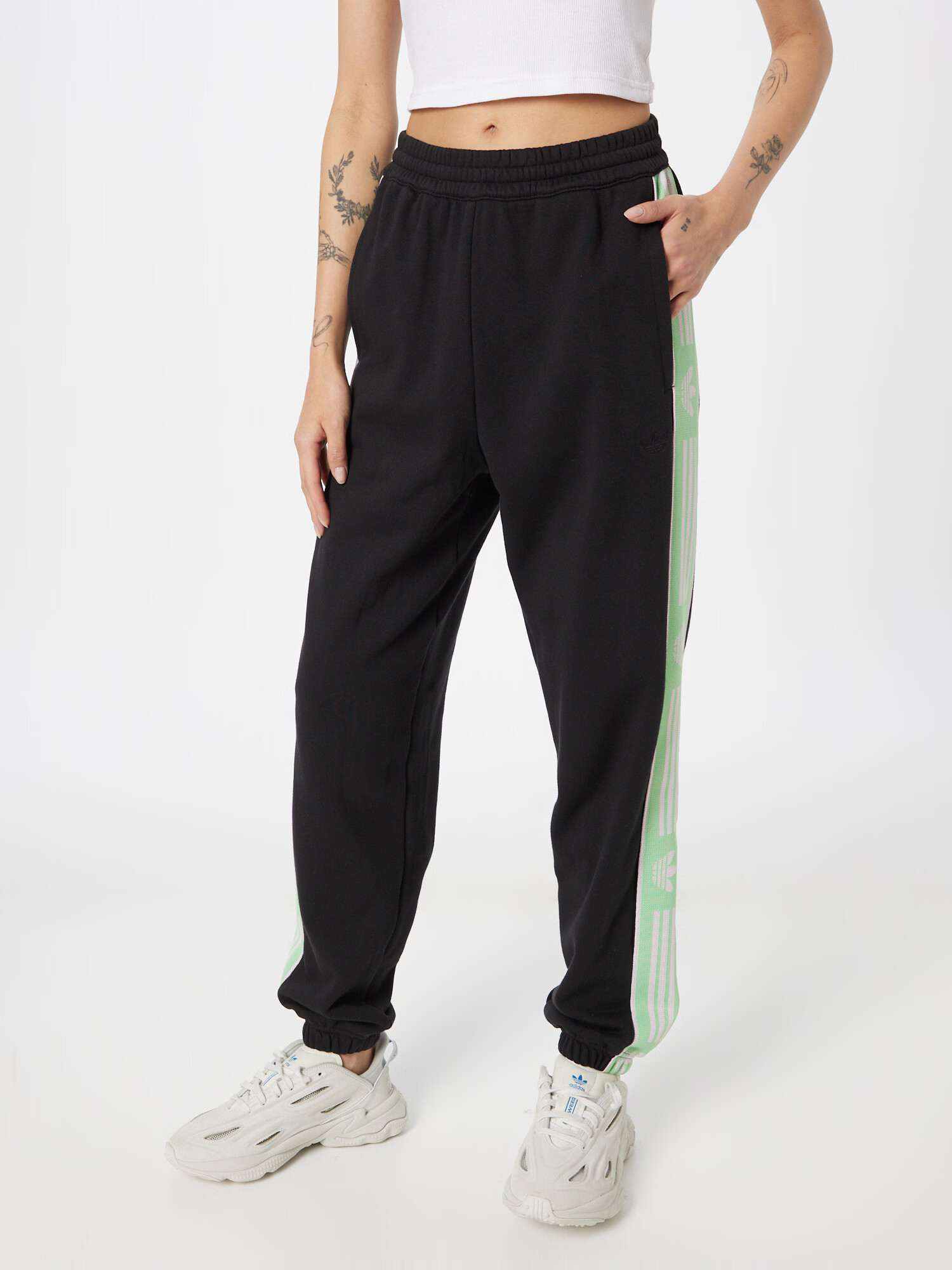 ADIDAS ORIGINALS Pantaloni 'Cuffed Tape' verde mentă / negru / alb - Pled.ro