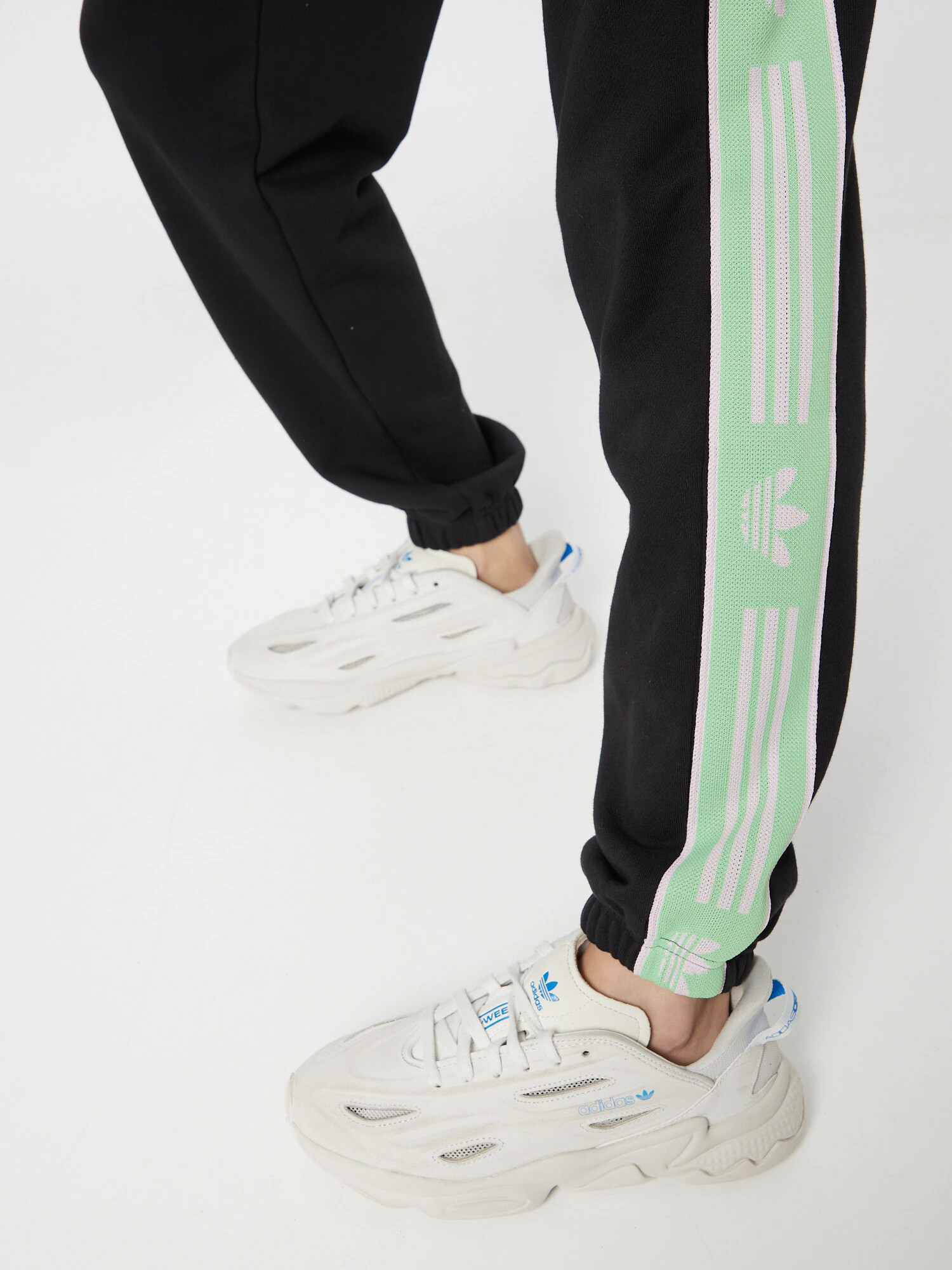 ADIDAS ORIGINALS Pantaloni 'Cuffed Tape' verde mentă / negru / alb - Pled.ro