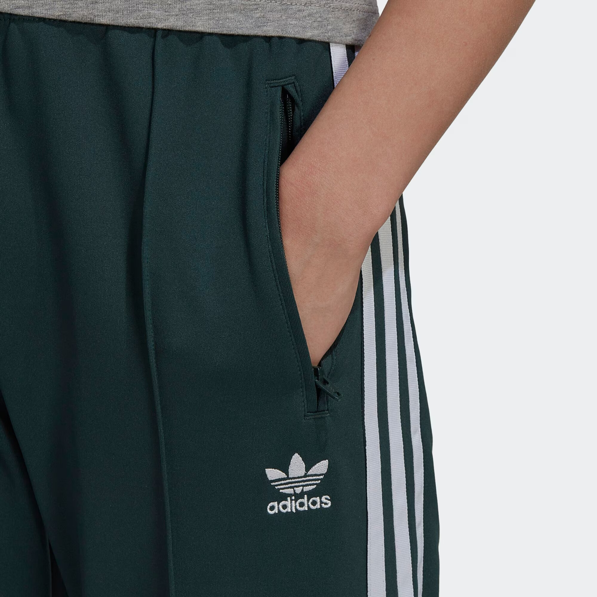 ADIDAS ORIGINALS Pantaloni sport 'Primeblue Sst' verde pin / alb - Pled.ro