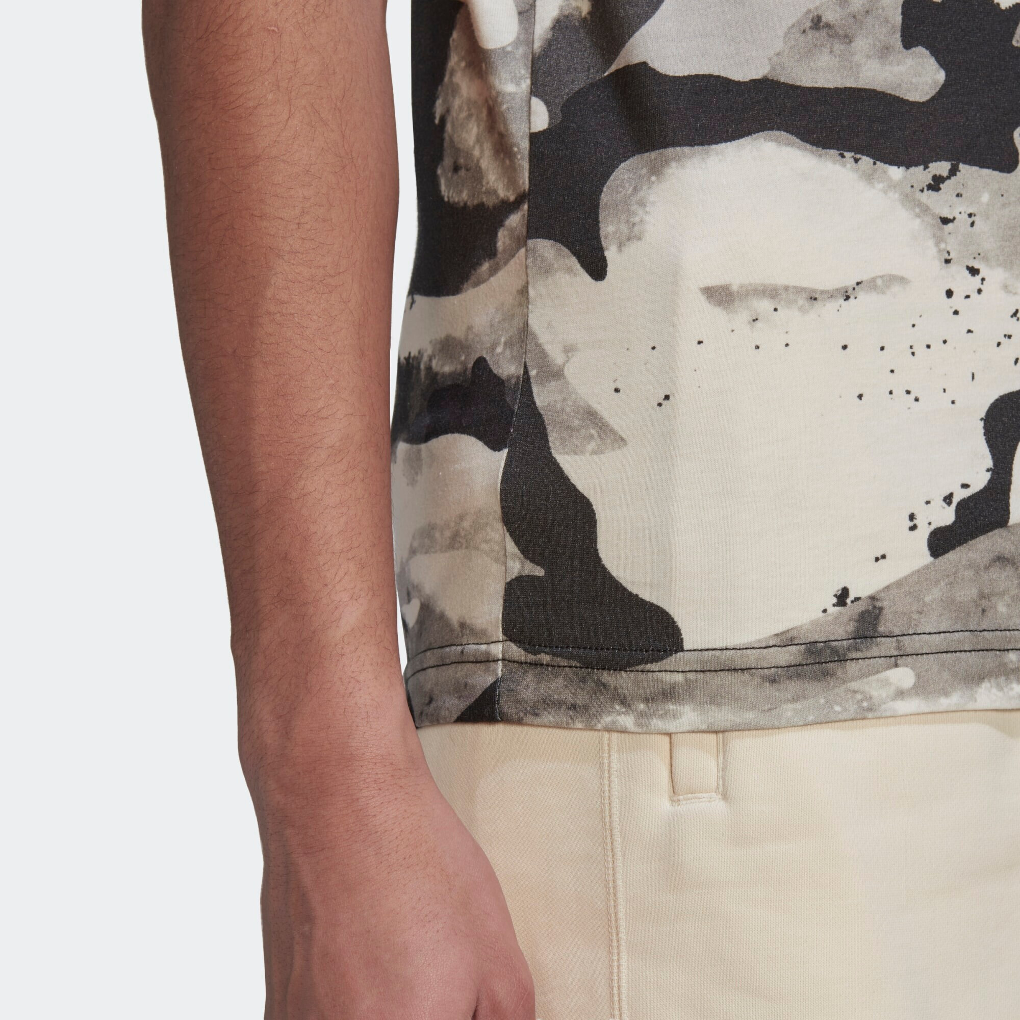 ADIDAS ORIGINALS Tricou 'Camo ' gri / negru / alb - Pled.ro