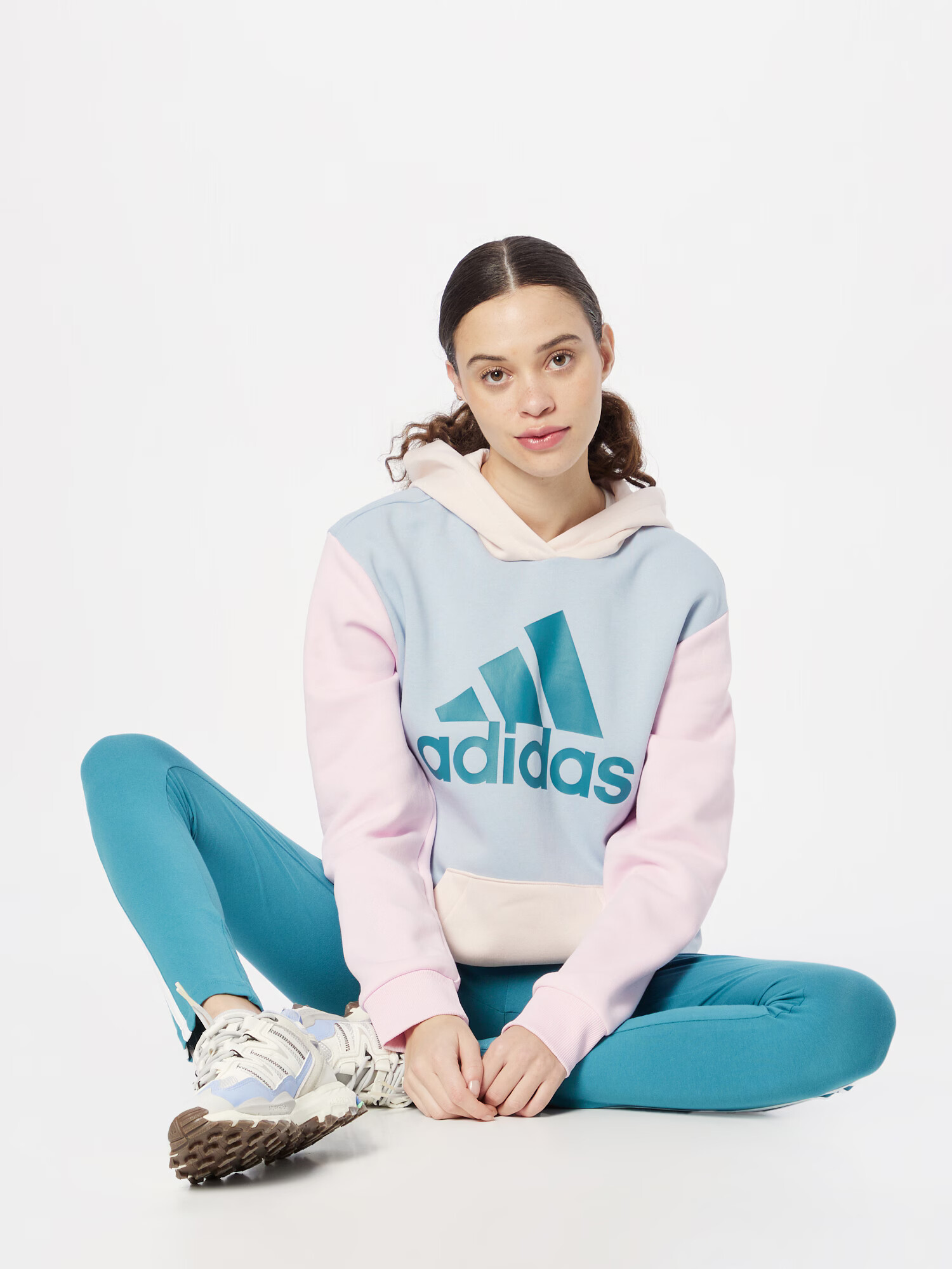 ADIDAS SPORTSWEAR Bluză de molton 'Essentials Logo friend Fleece' albastru pastel / galben pastel / verde petrol / roz pastel - Pled.ro