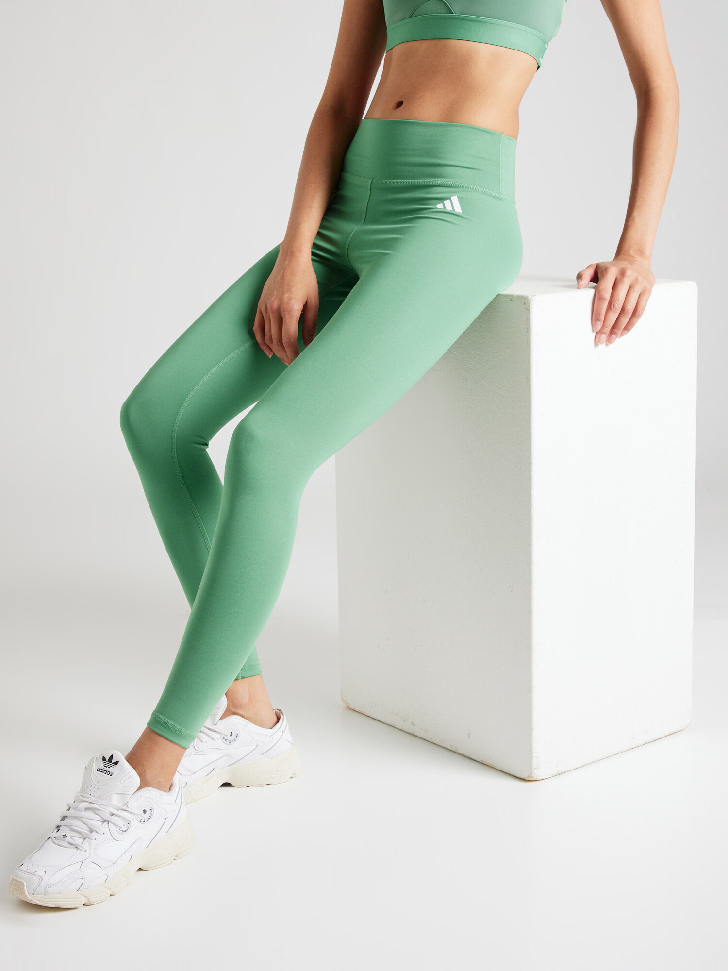 ADIDAS PERFORMANCE Pantaloni sport 'Essentials' verde / alb - Pled.ro