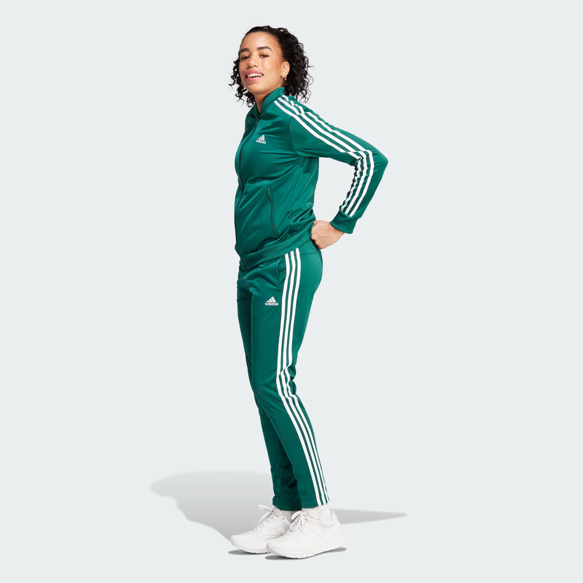 ADIDAS SPORTSWEAR Costum de trening 'Essentials' verde smarald / alb murdar - Pled.ro