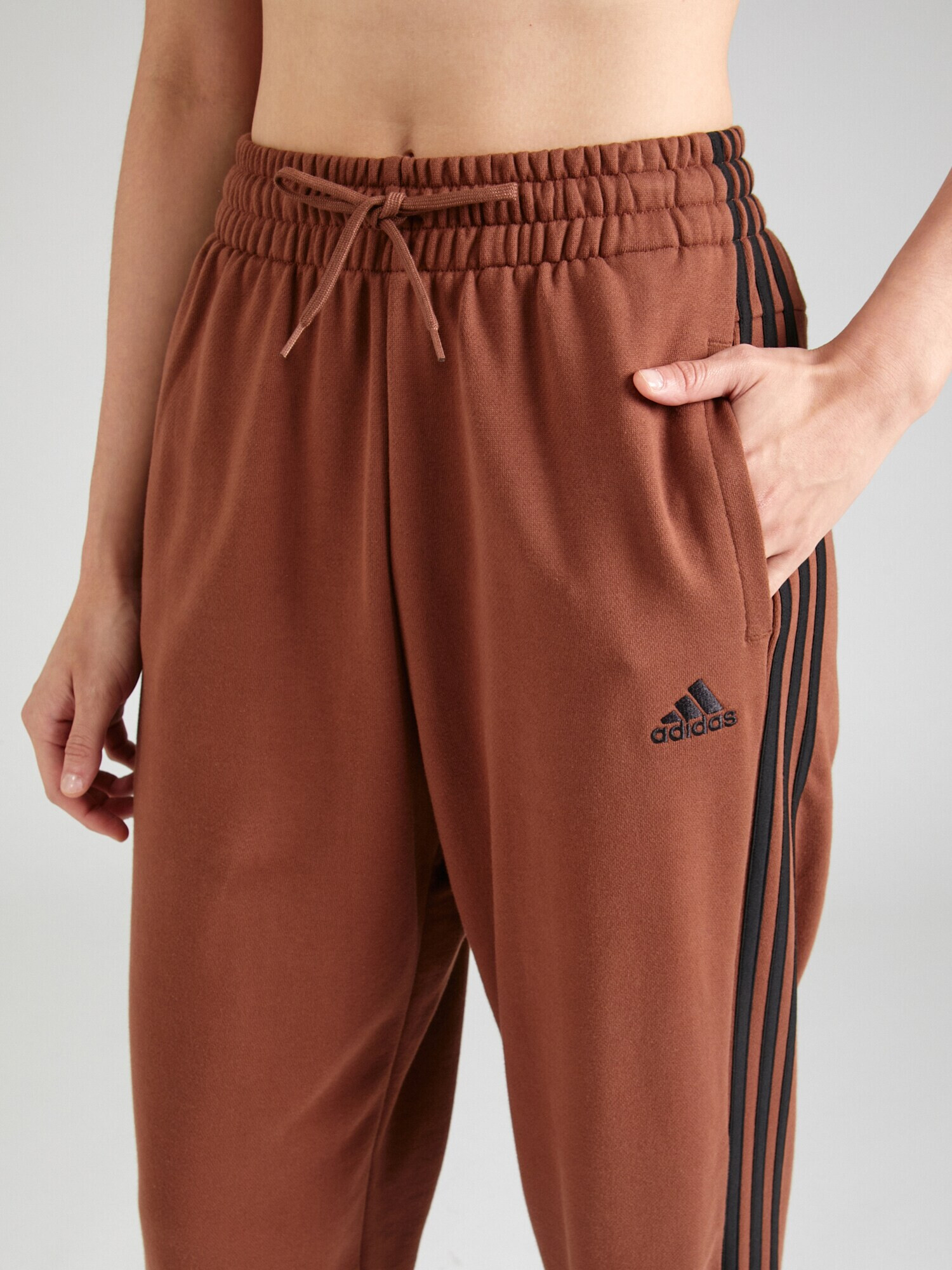 ADIDAS SPORTSWEAR Pantaloni sport 'Essentials' maro / negru - Pled.ro