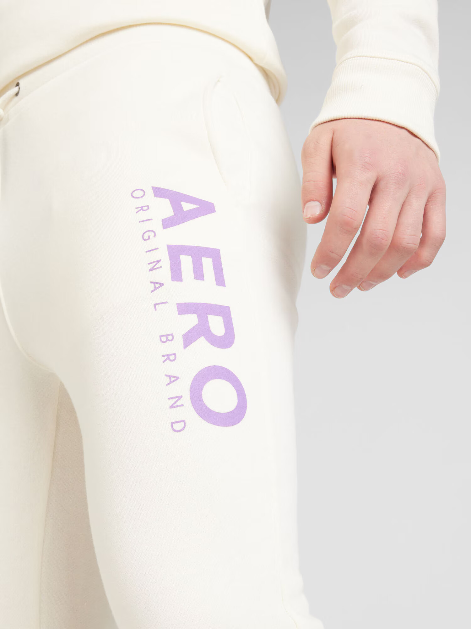 AÉROPOSTALE Pantaloni sport ecru / mov deschis - Pled.ro