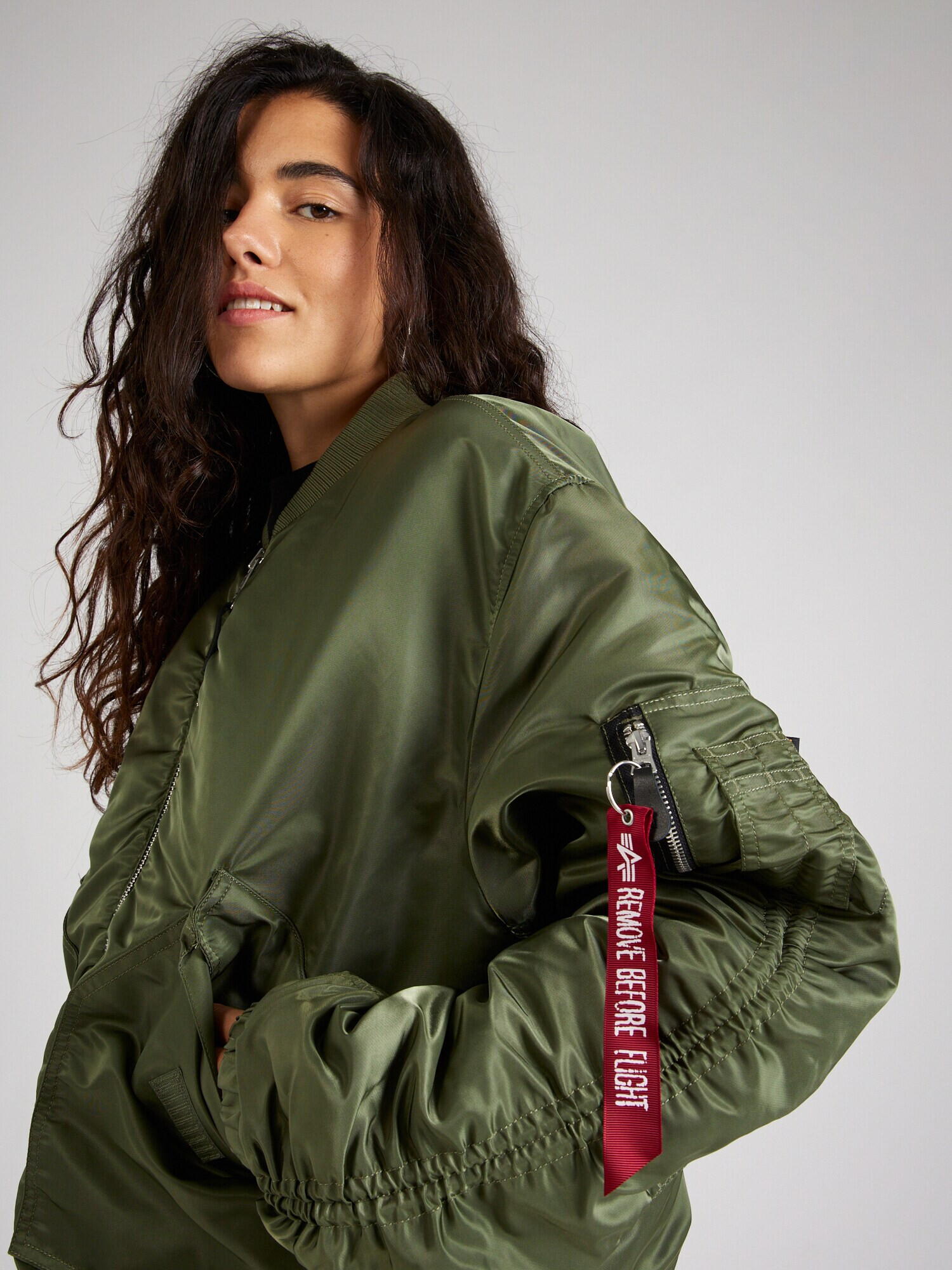 ALPHA INDUSTRIES Geacă de primăvară-toamnă kaki / roșu - Pled.ro