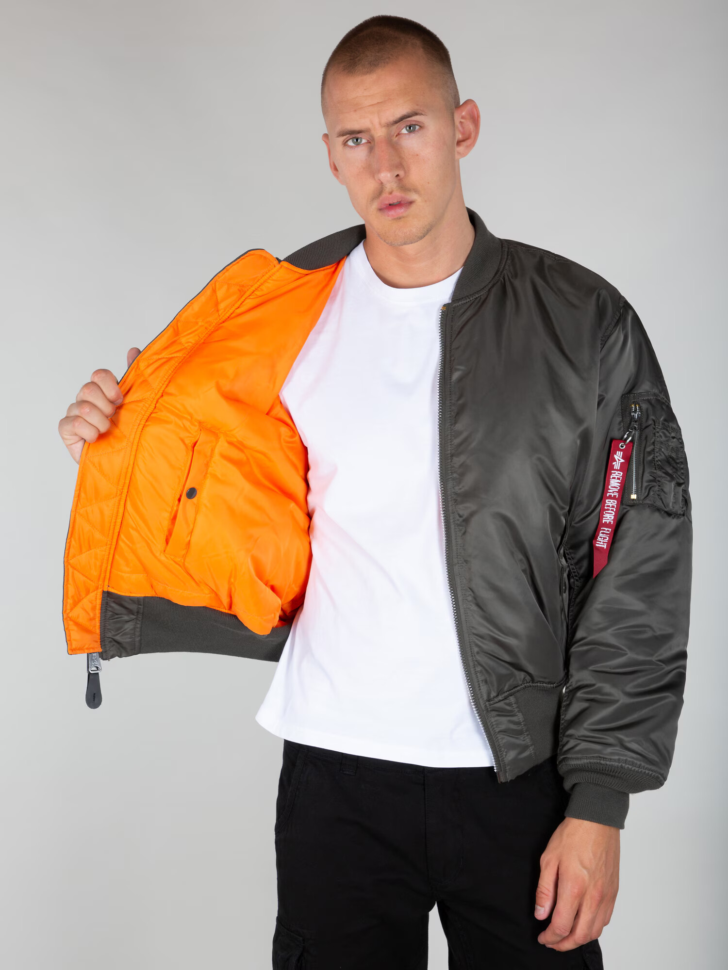 ALPHA INDUSTRIES Geacă de primăvară-toamnă verde pin / roșu / alb - Pled.ro