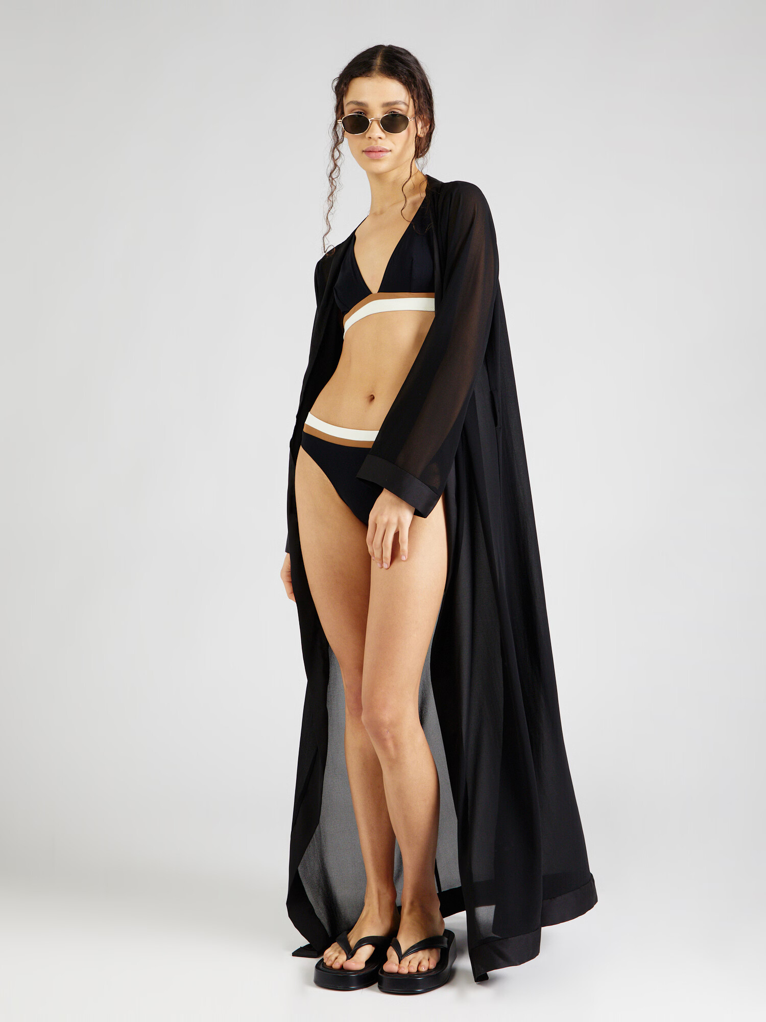 Banana Moon Slip costum de baie nisipiu / negru / alb - Pled.ro