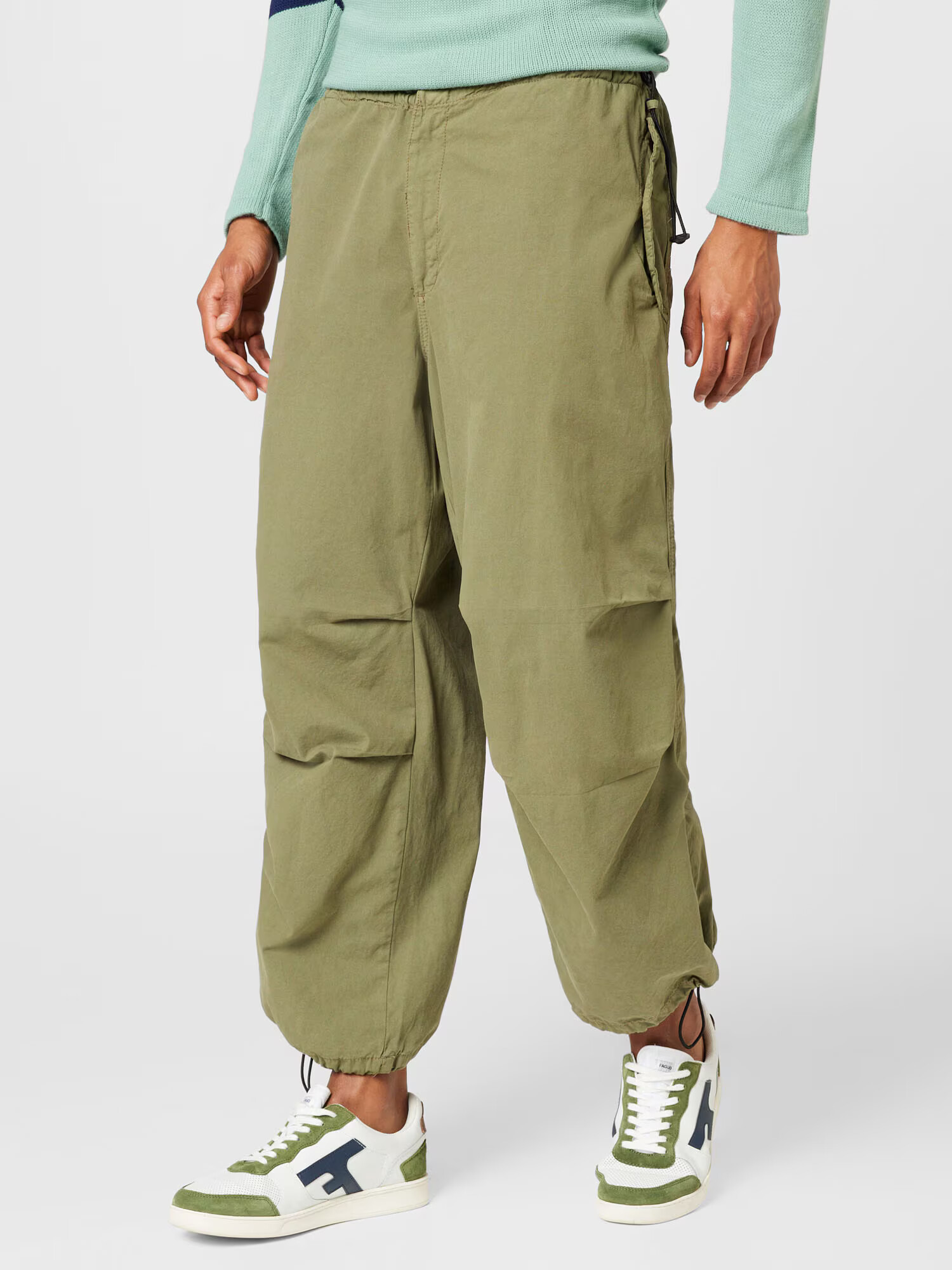 BDG Urban Outfitters Pantaloni 'Baggy' kaki - Pled.ro