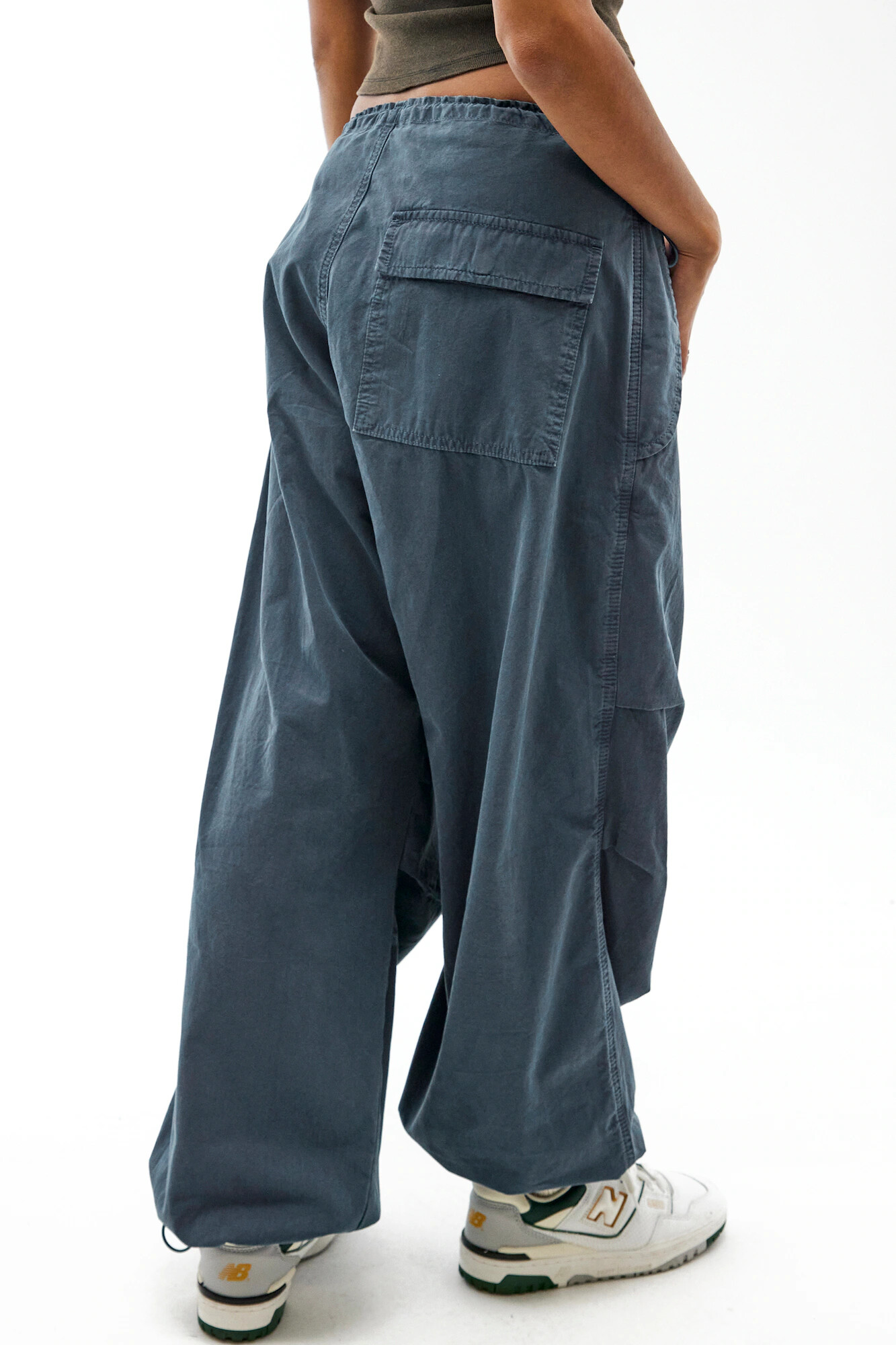 BDG Urban Outfitters Pantaloni cu buzunare albastru porumbel - Pled.ro