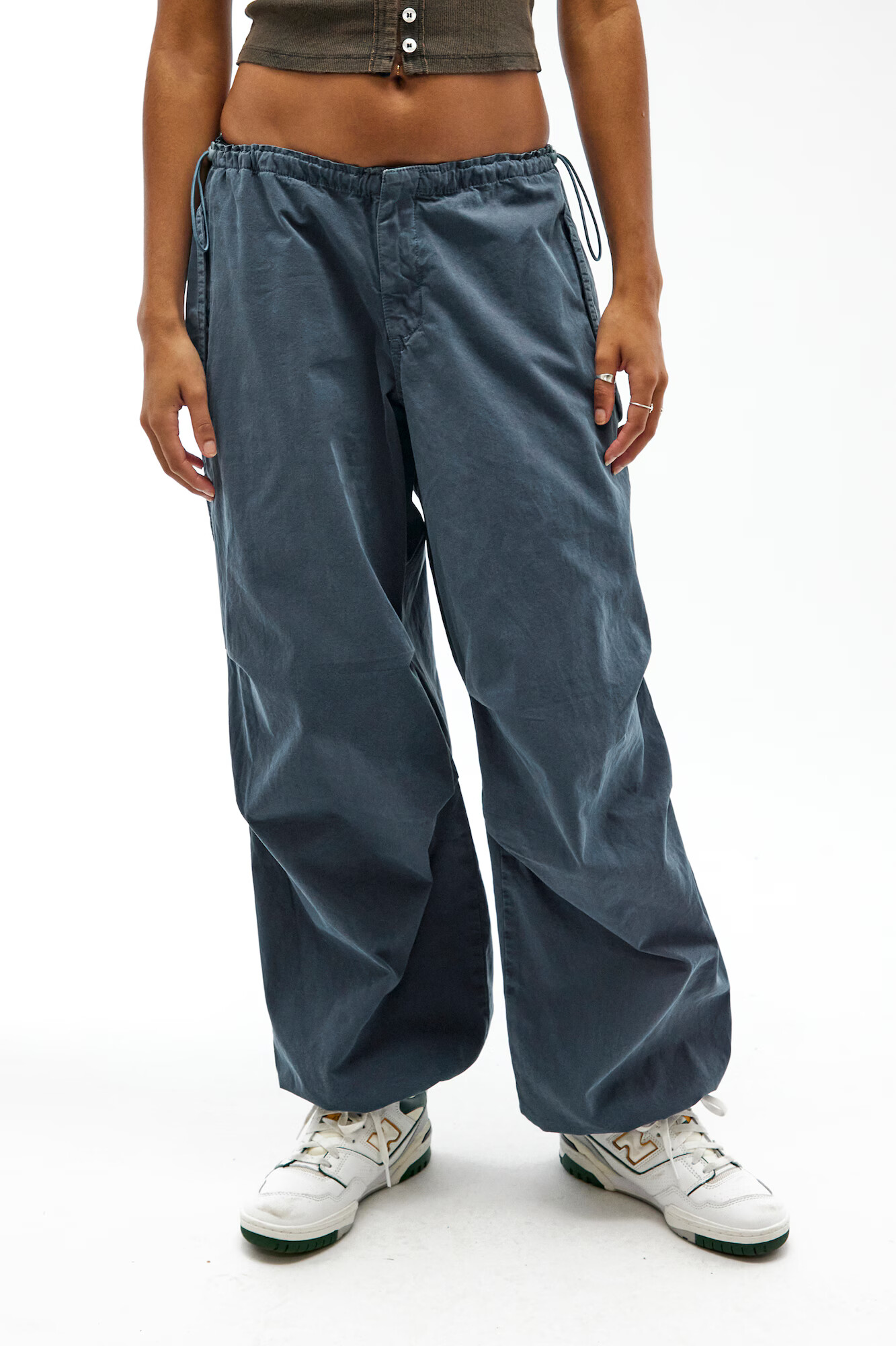 BDG Urban Outfitters Pantaloni cu buzunare albastru porumbel - Pled.ro