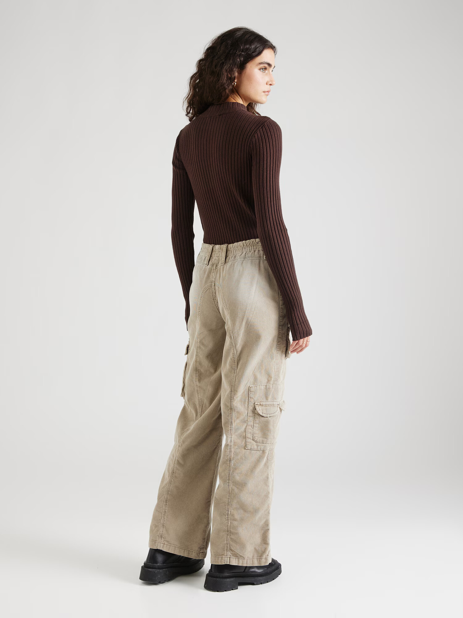 BDG Urban Outfitters Pantaloni cu buzunare nisipiu - Pled.ro