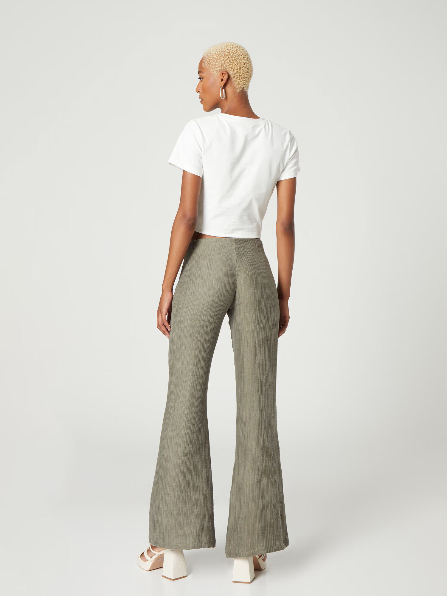 Bella x ABOUT YOU Pantaloni 'Phillipa' kaki - Pled.ro