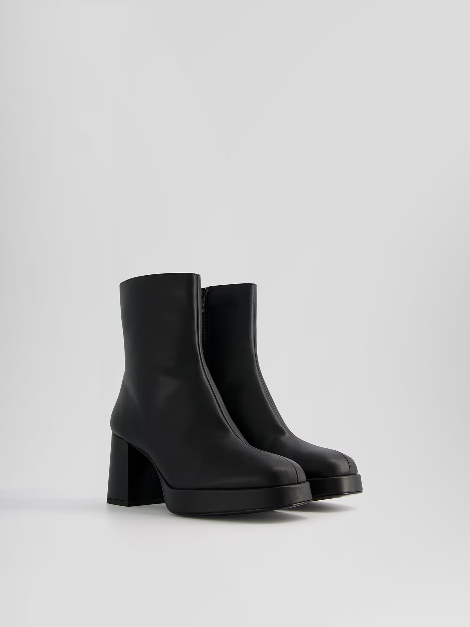 Bershka Botine negru - Pled.ro