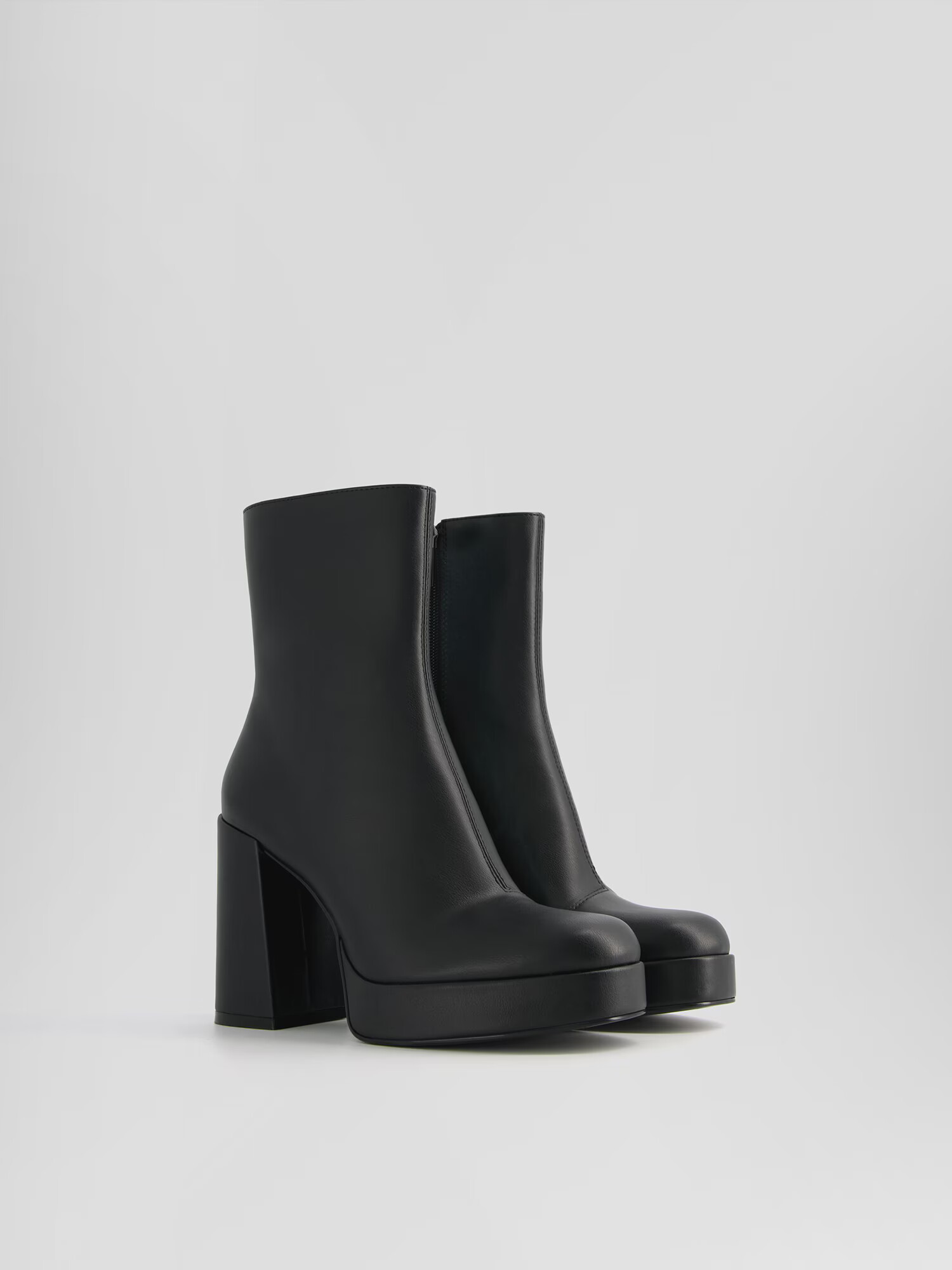 Bershka Botine negru - Pled.ro