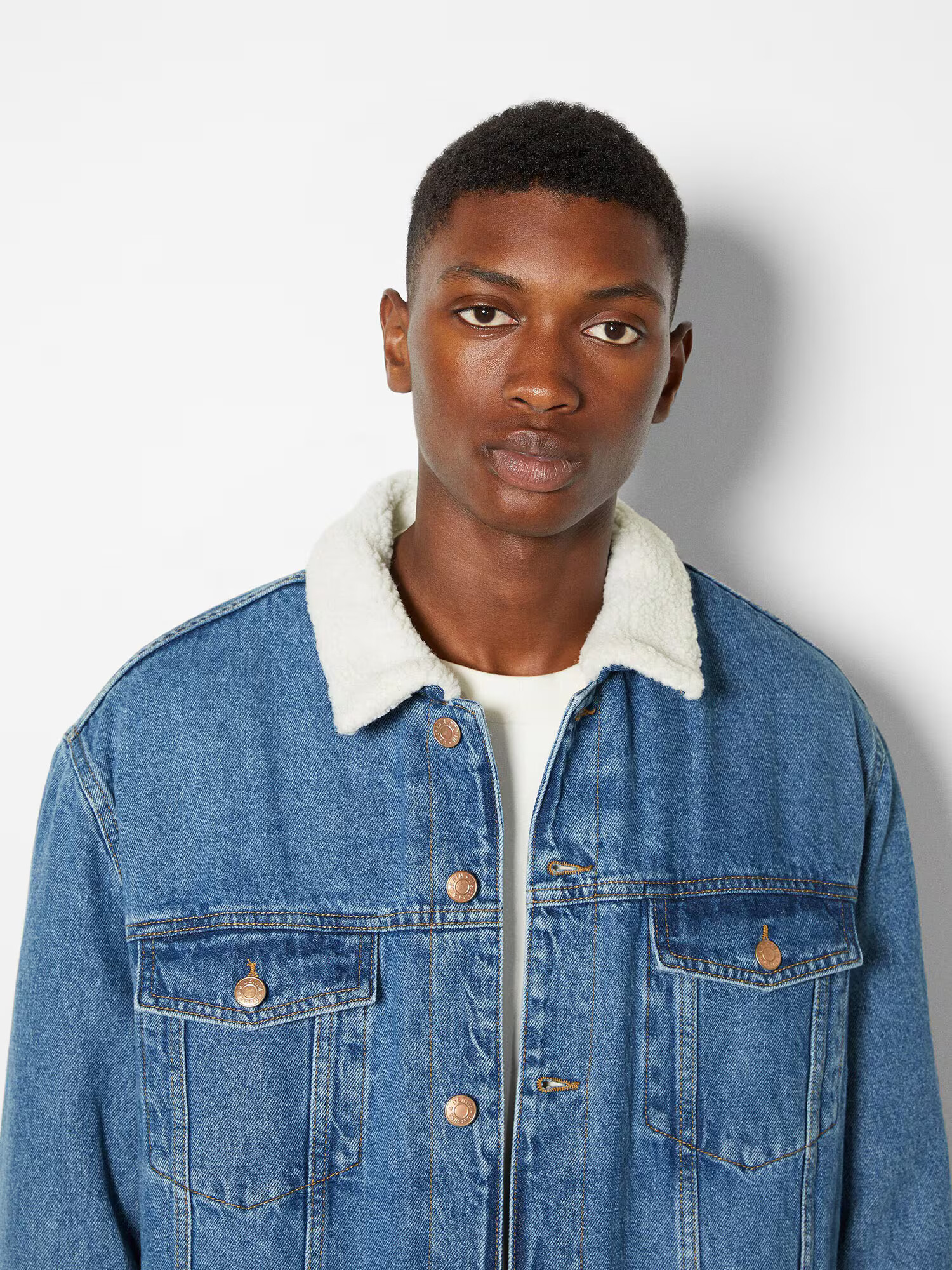 Bershka Geacă de primăvară-toamnă albastru denim / alb natural - Pled.ro