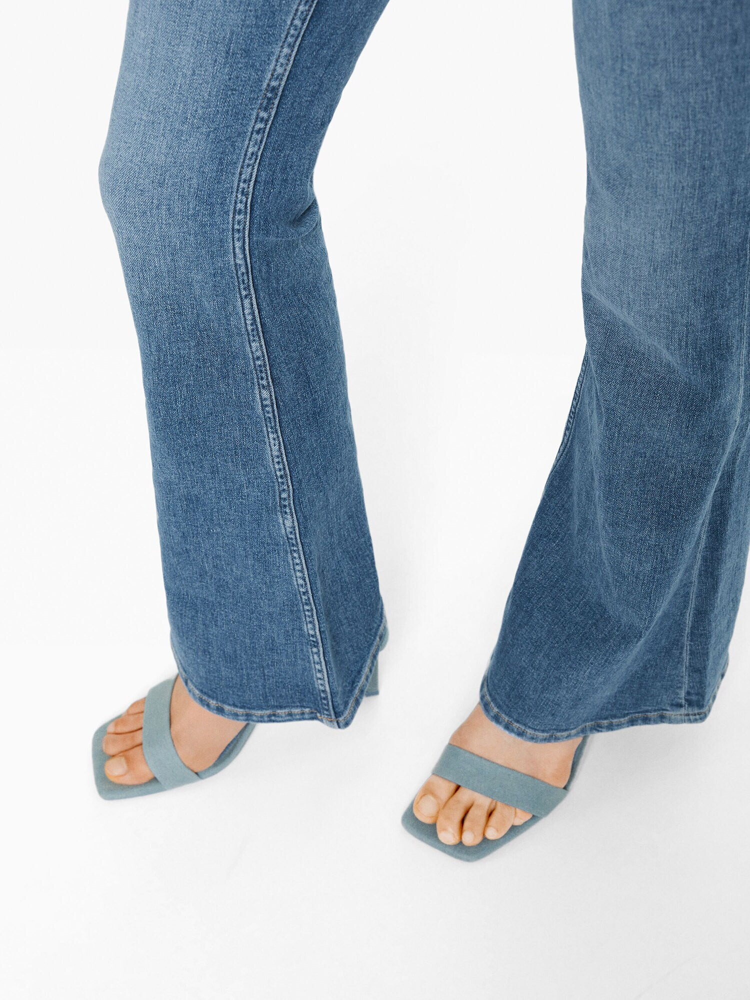 Bershka Jeans albastru - Pled.ro